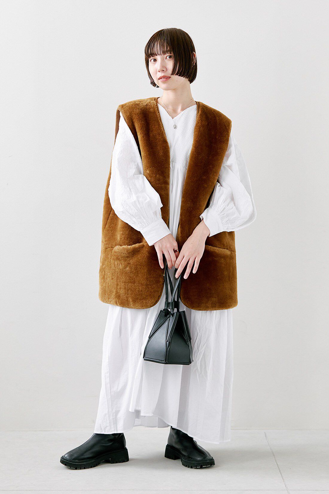 MEDE19F|リバーシブルフェイクファーベスト〈アンバーブラウン〉のコーディネート|【着用サイズ】ベスト：M　ワンピース：１（MP〜LP）
