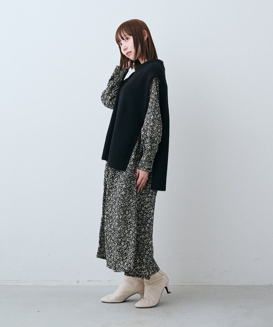 Live in  comfort|はまじとコラボ モノトーン 花柄 ワンピースのコーディネート