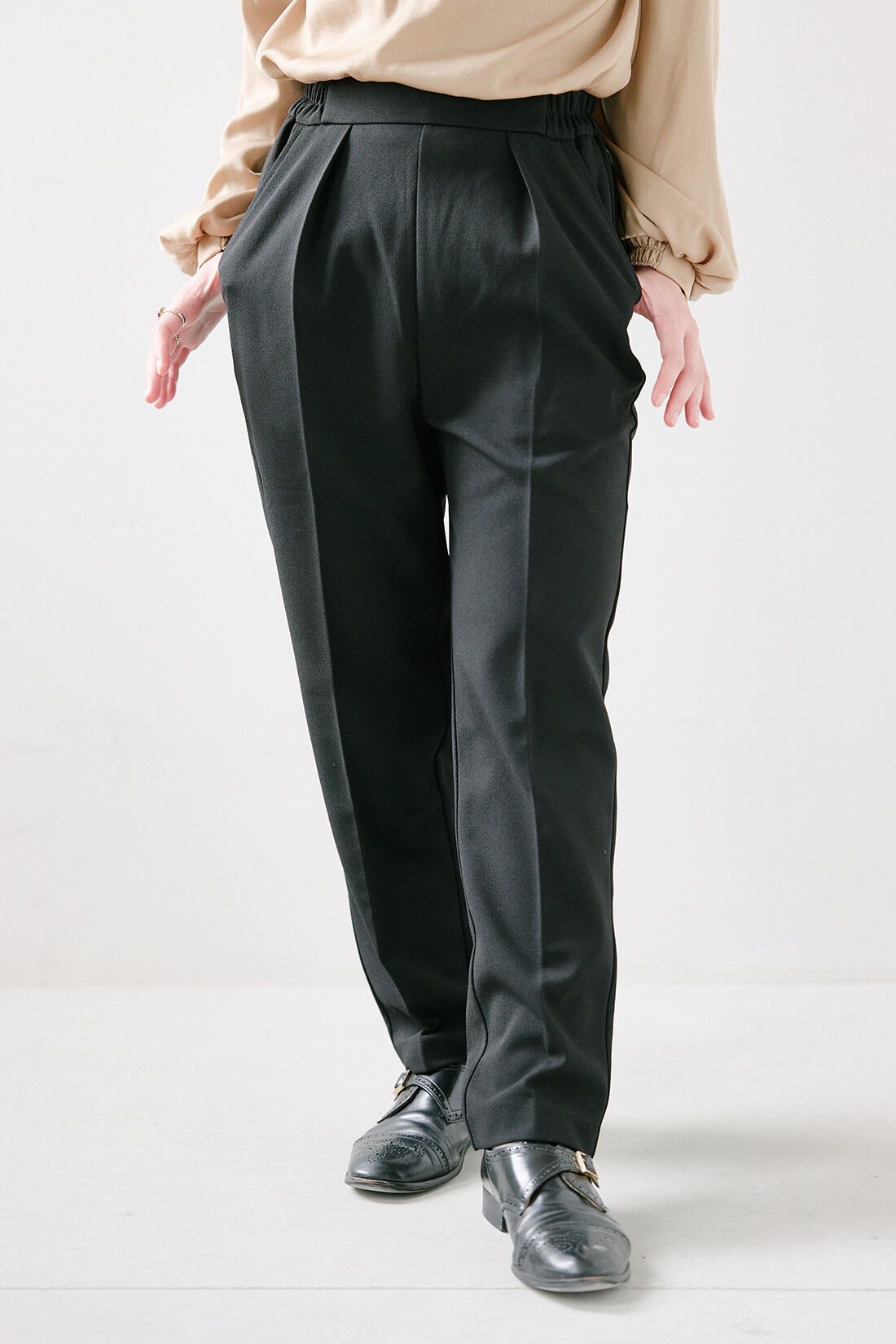 IEDIT|帯電防止加工 純黒素材 裏微起毛 バレエフィット（R） ジャケット〈ブラック〉のコーディネート|【着用サイズ】パンツ：SP