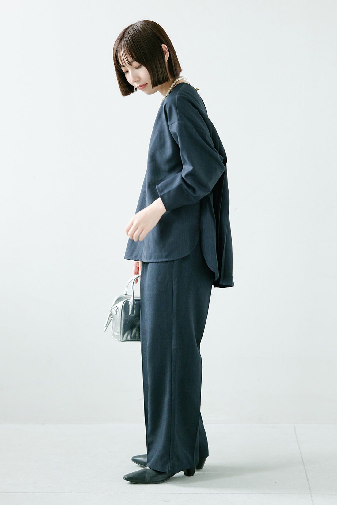 THREE FIFTY STANDARD|リネンライク素材 バックプリーツ セットアップ〈紺〉のコーディネート|【着用サイズ】トップス：SP　パンツ：SP
