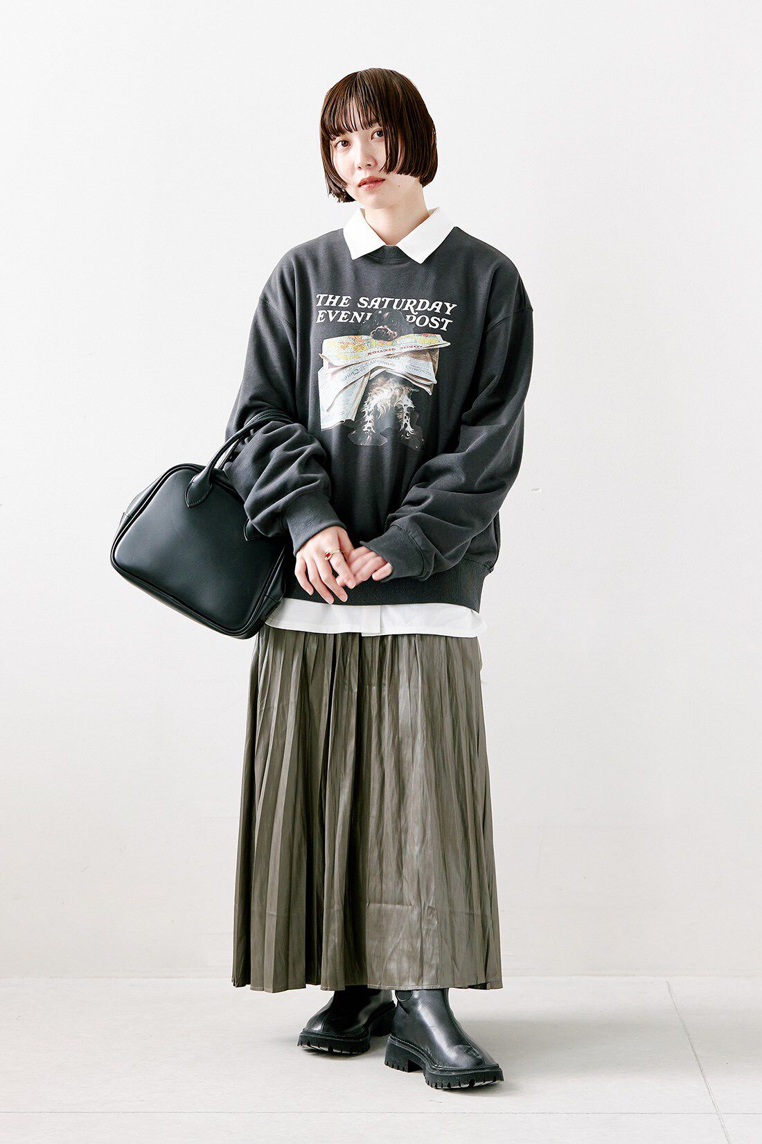 MEDE19F|Saturday Evening Post プリントトレーナー〈チャコールグレー〉と着心地らくちんな伸びるシャツ　リブインのコーディネート|【着用サイズ】スウェット：M　スカート：MP