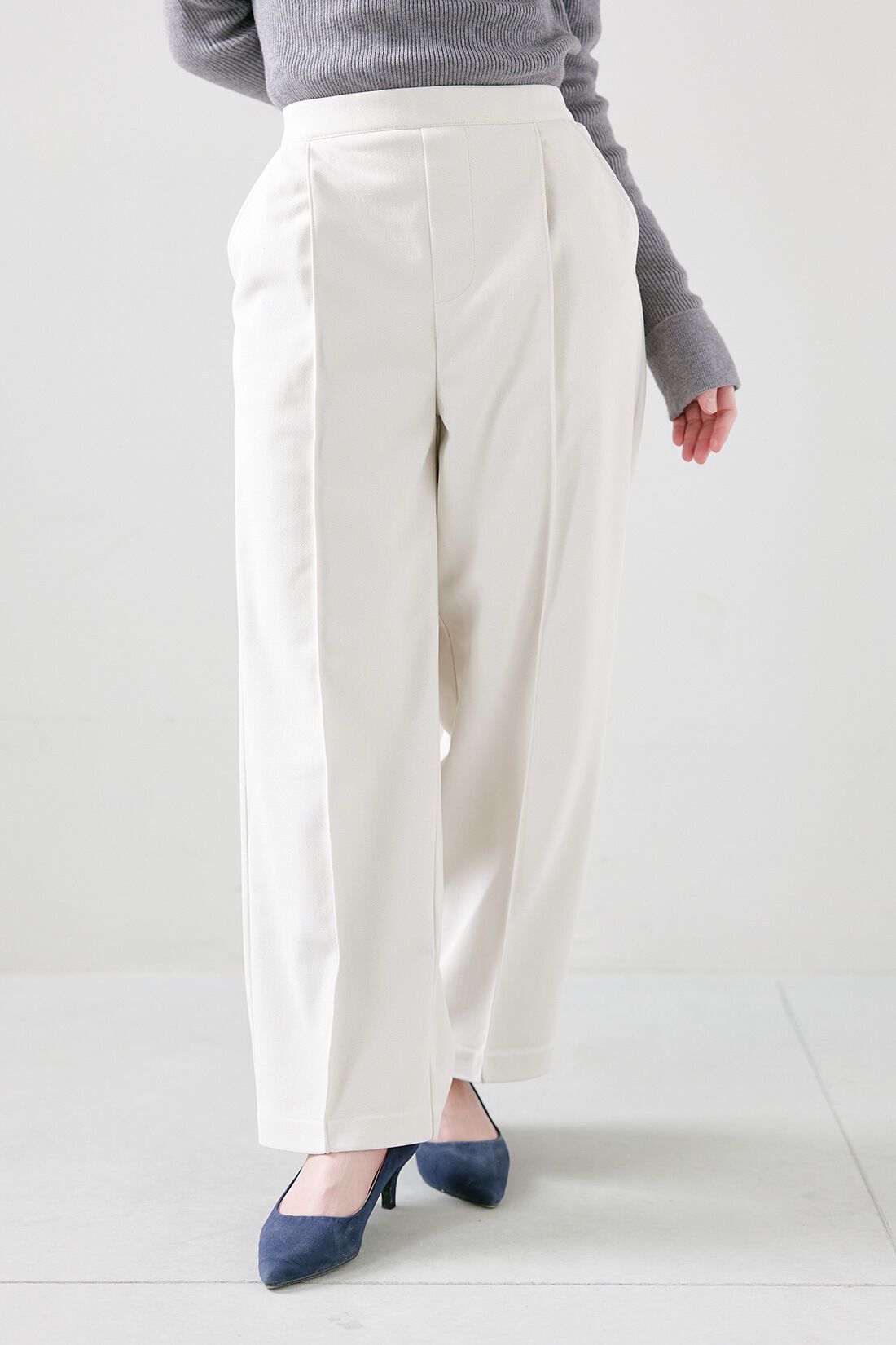 IEDIT|裏がとぅるすべ ほっと適温 きれい見え 撥水加工 UVカット パンツ〈オフホワイト〉のコーディネート|【着用サイズ】パンツ：SP