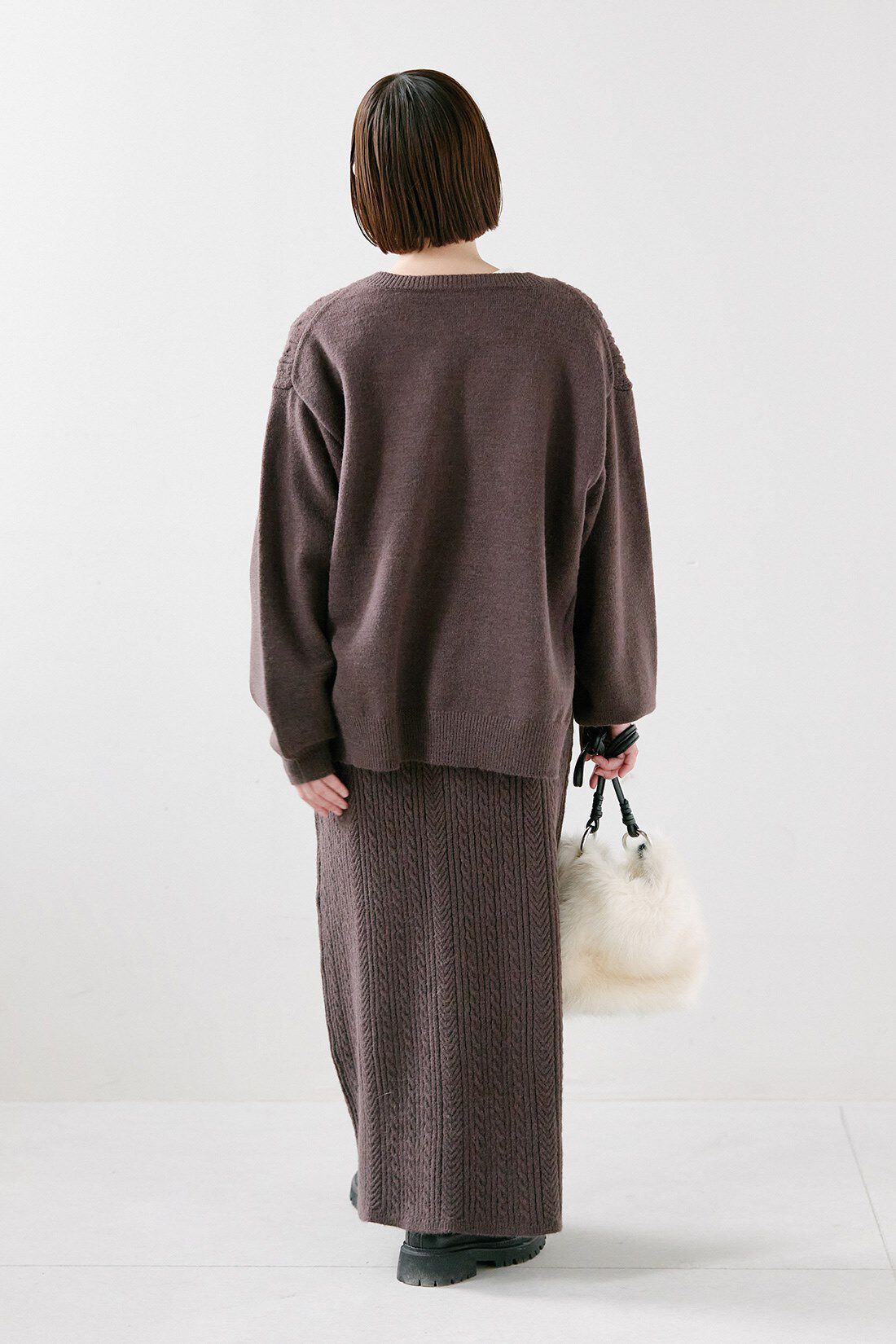 Live in comfort［リブインコンフォート］|くぼっち 上品 ケーブル編み ニット トップス スカート セットアップ ブラウン 茶のコーディネート|【着用サイズ】セットアップ：MP　トップス：S