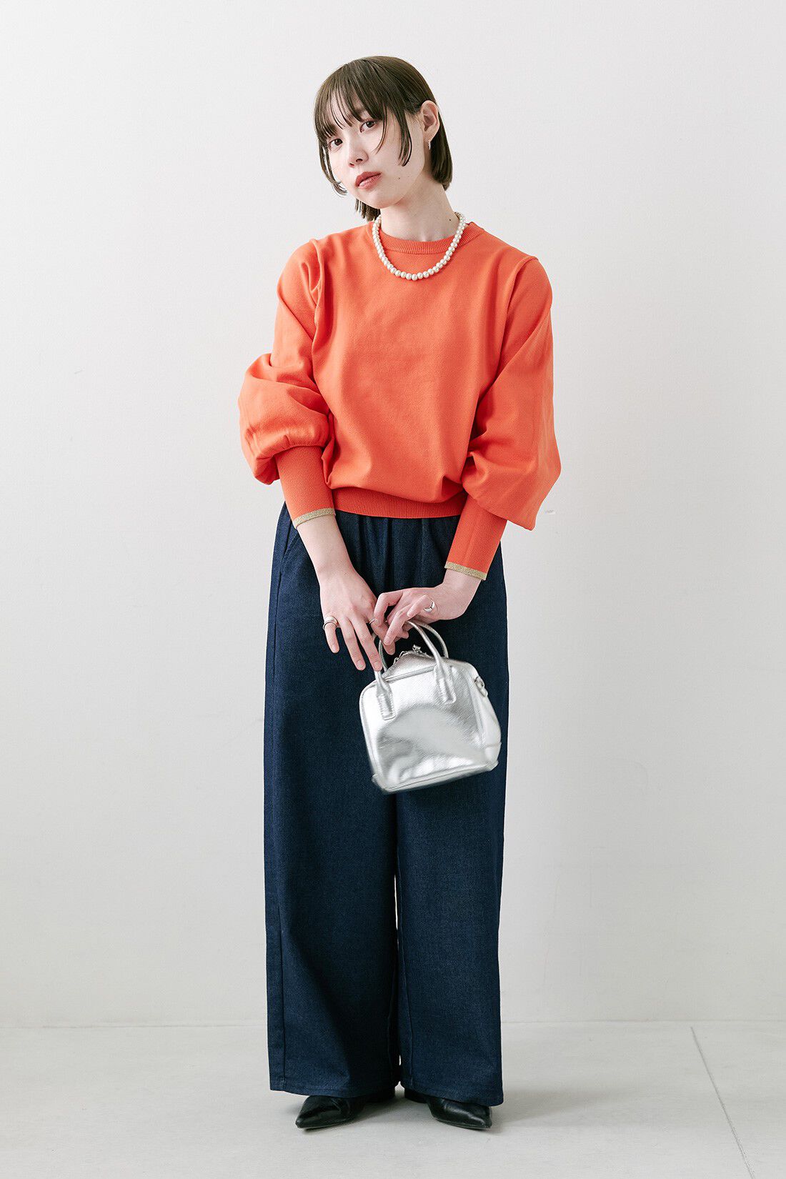 IEDIT|軽やか はき心地 かのこ素材 ワイド デニムパンツ 〈ネイビー〉のコーディネート