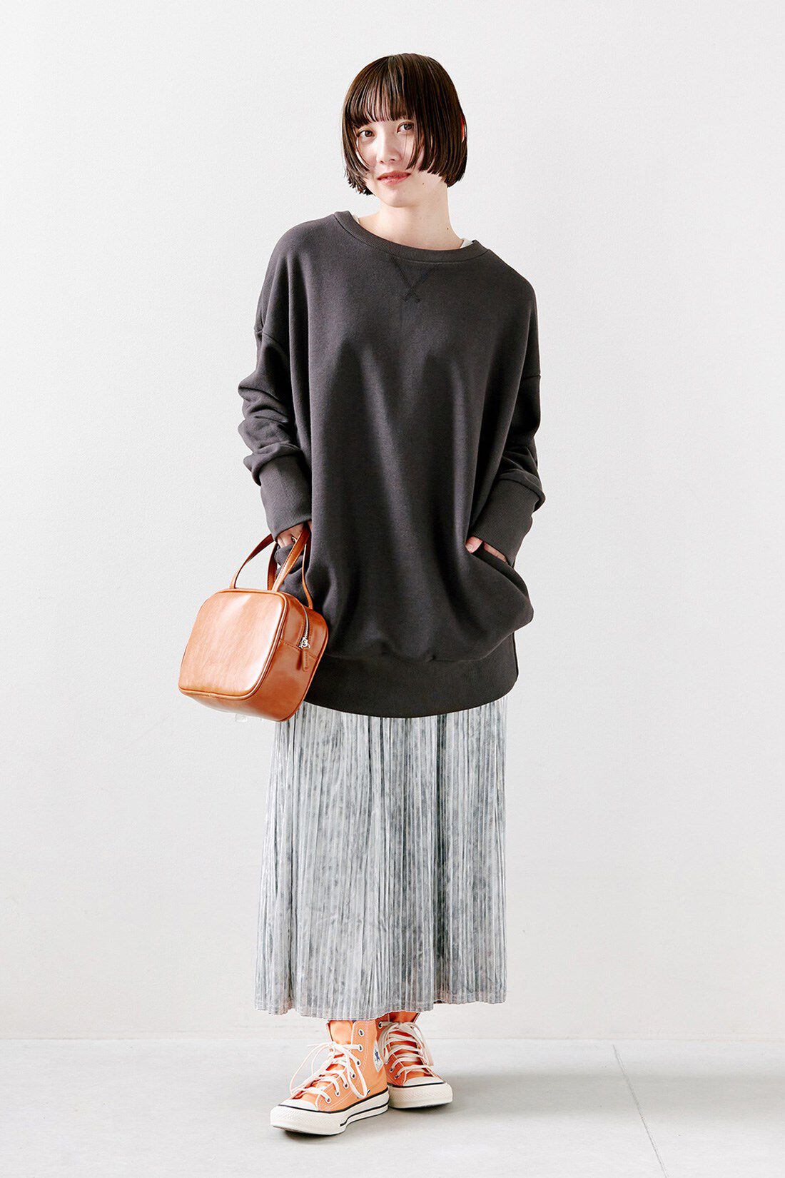 IEDIT|きくちあつこさん コラボ ポケット付き オーバーサイズ スウェット〈チャコールグレー〉のコーディネート|【着用サイズ】トップス：S　スカート：SP