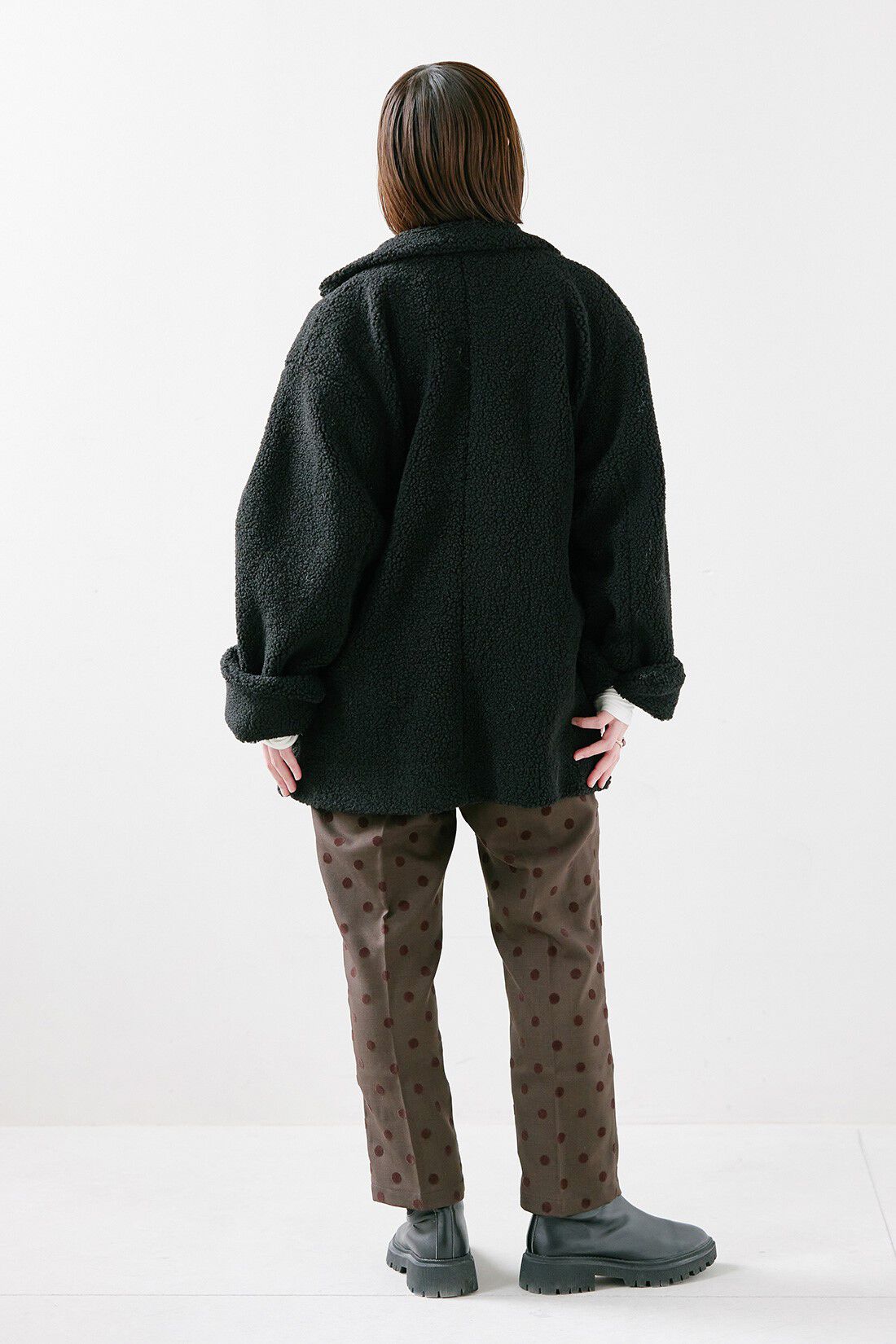 IEDIT［イディット］|はまじ オシャレ見え ボア素材ジャケットコート〈ブラック〉とシアークルーネックロングＴシャツ　ＴＦＳのコーディネート|【着用サイズ】ジャケット：S　トップス：M　パンツ：SP