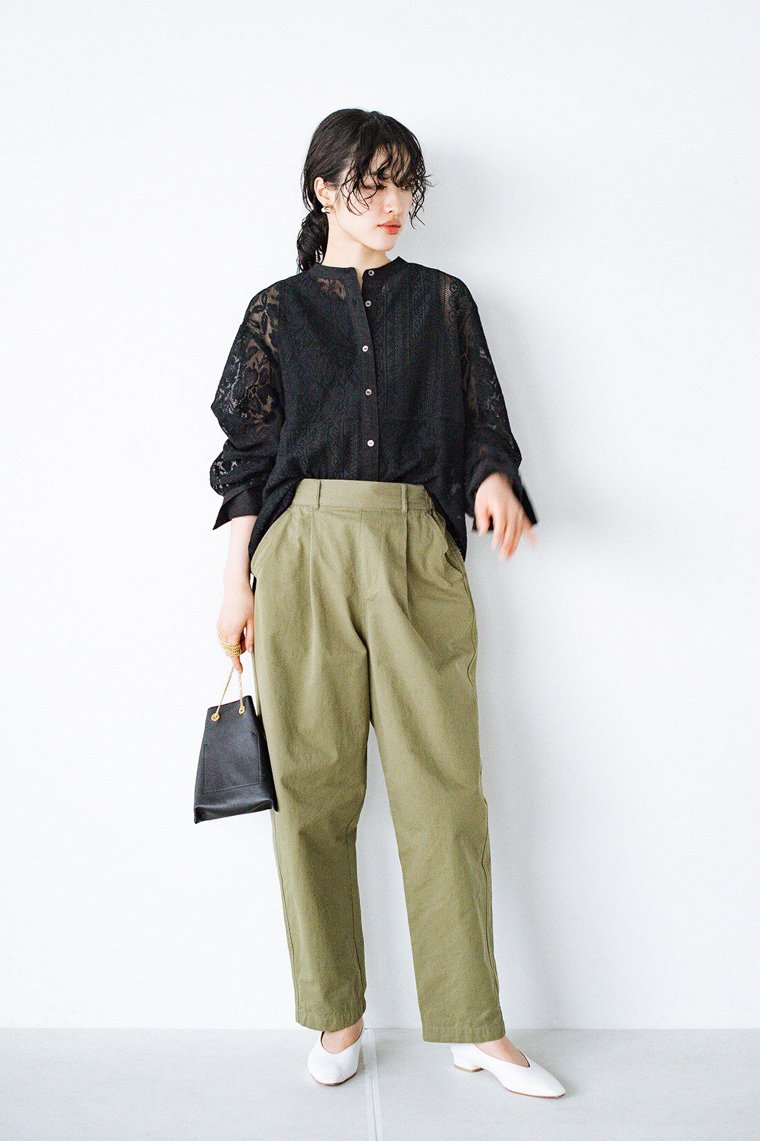 haco!［ハコ］|haco! 別注 refined works シルエットのかっこよさと楽ちんさに定評がある！ツイルテーパードパンツ