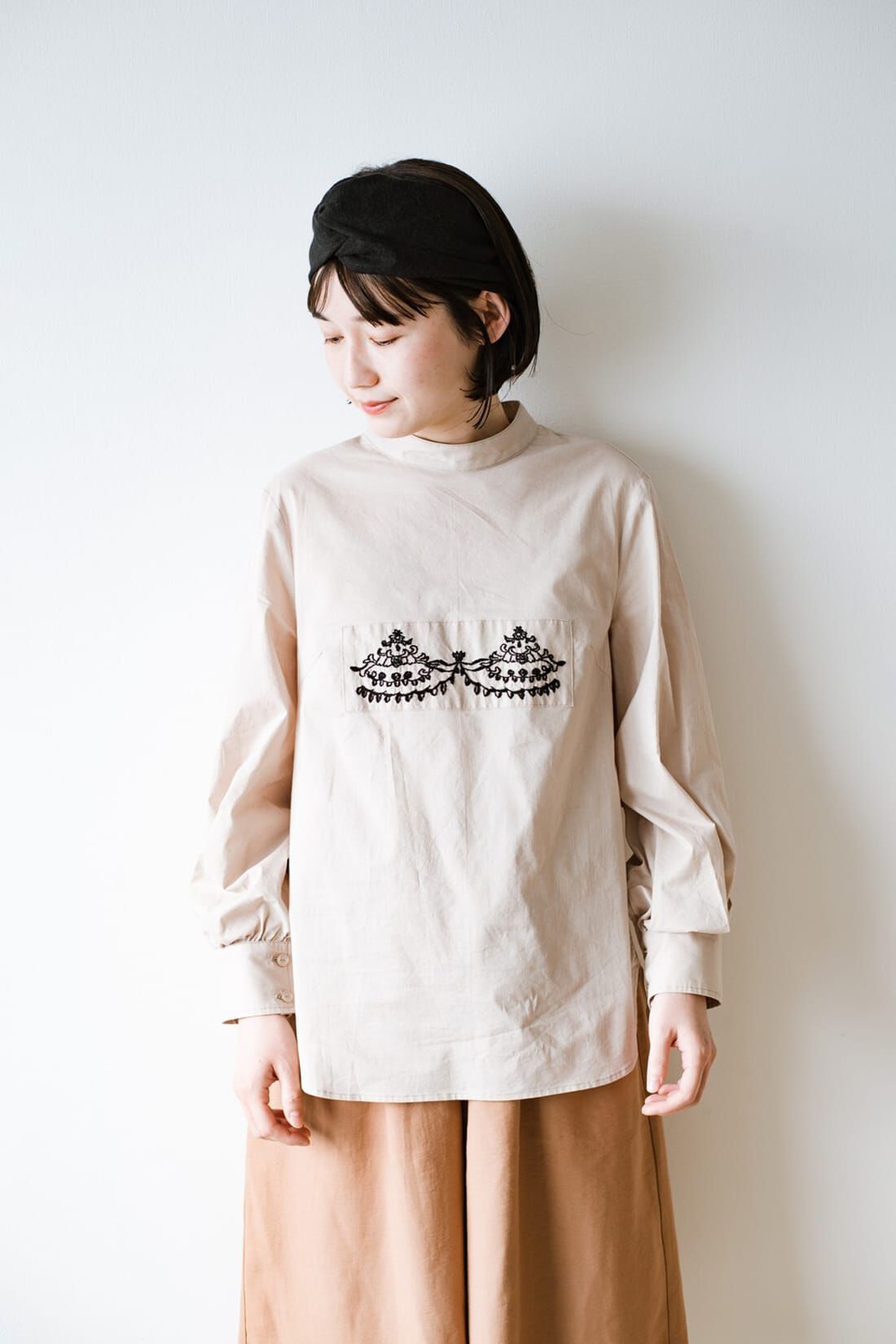 haco!［ハコ］|ｈａｃｏ！　上品な刺繍がまるでレースのよう　オーガニックコットンの袖ぽんわりブラウス　ｆｒｏｍ　Ｓｔｉｔｃｈ　ｂｙ　Ｓｔｉｔｃｈ