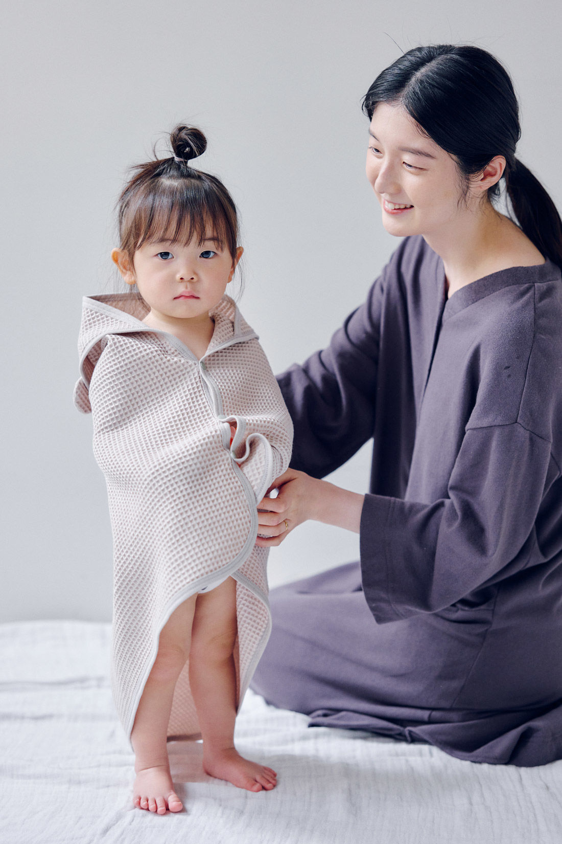 フェリシモギフトショップ|Moredde　くま耳がかわいい　コットン100％ぽこぽこワッフル素材の　ジャパンメイドベビータオル〈グレージュ〉