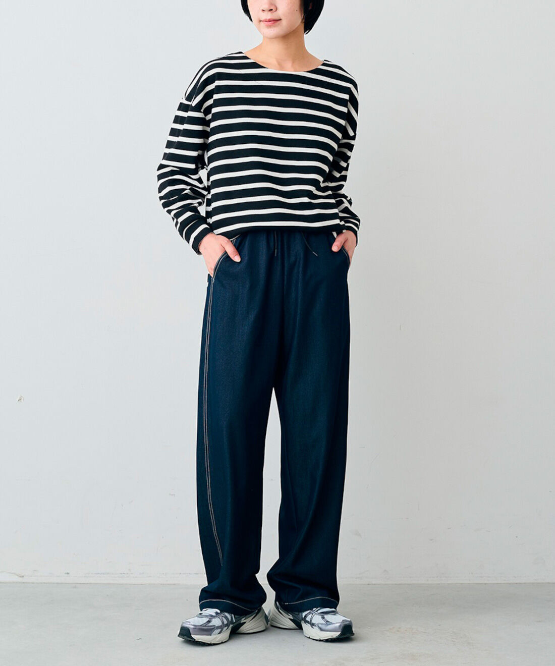 フェリシモギフトショップ|リブ　イン　コンフォート　前後差デザインで即こなれ見え！　滑らかな肌ざわりが心地いい　ポンチトップス〈オフホワイト&times;ブラック〉