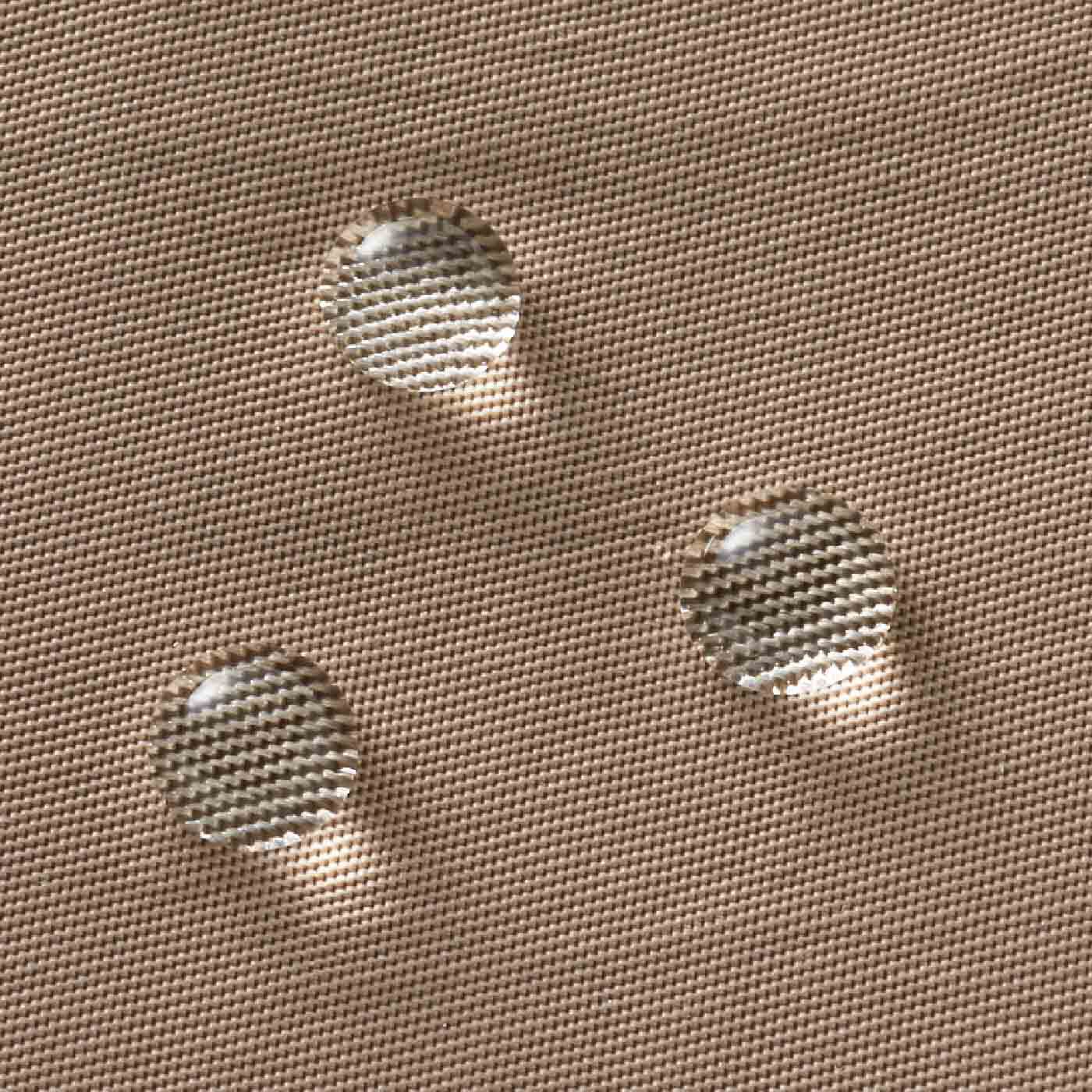 フェリシモギフトショップ|el:ment　旅先でも整とんできる やわらかキャリーオントラベルボストン〈アマイロ〉|しわ感がありきれいな印象の、撥水ナイロン生地。