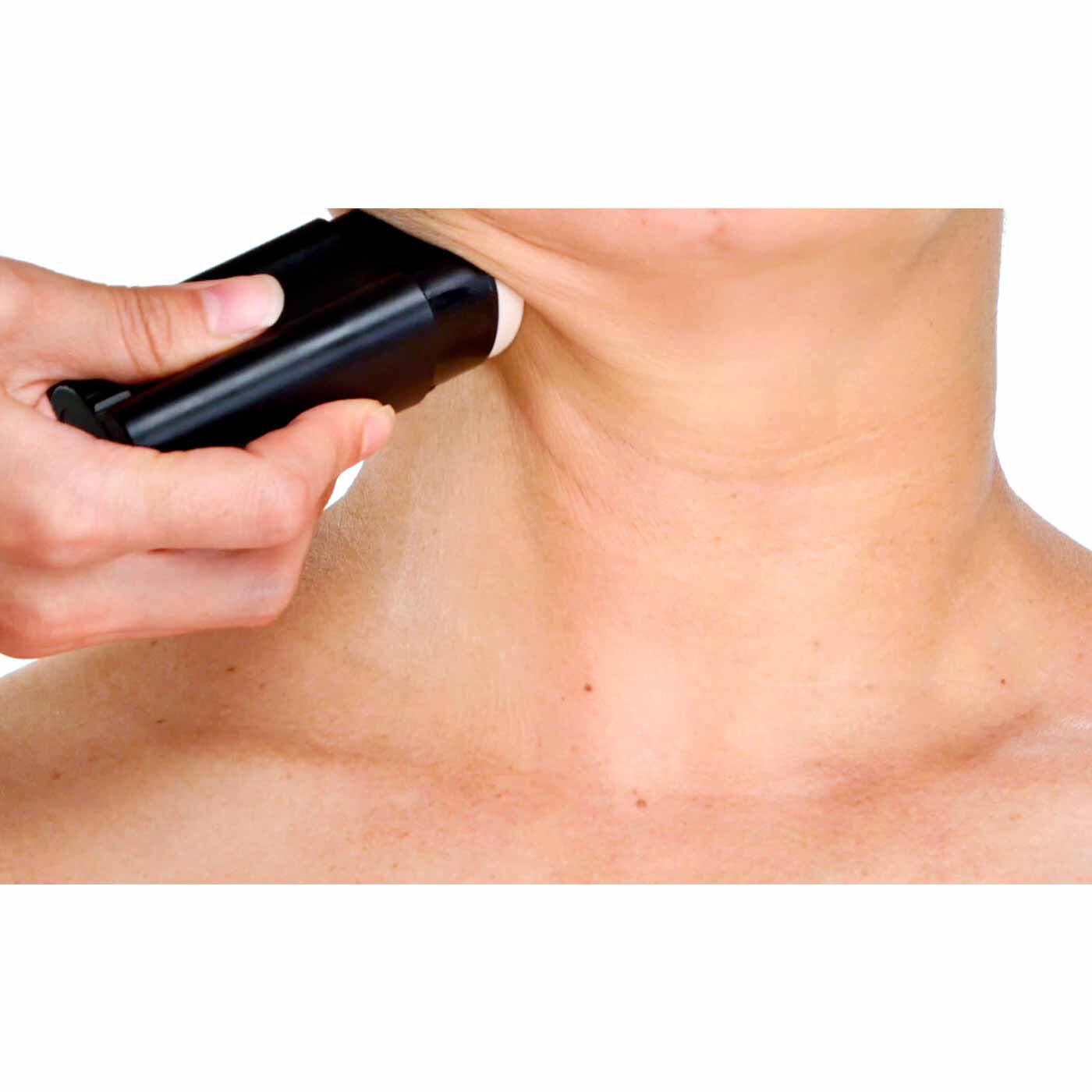 フェリシモギフトショップ|しわを目立たなく見せ若々しい美肌印象へ サーメージトーンアップリフティングバーム|首もとにも使えます。