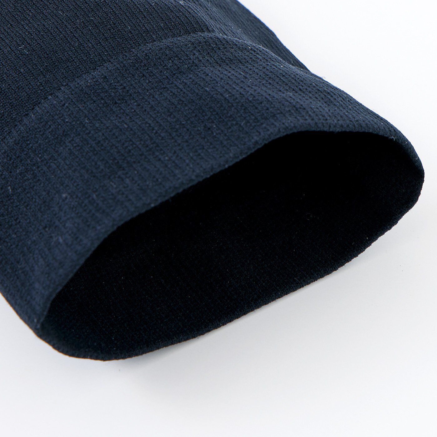 フェリシモギフトショップ|二のひざ肉まですっぽりカバー　着圧でスキッとニーハイソックス|脚口はくい込みにくく、ずり落ちにくい仕様でほどよくフィット。