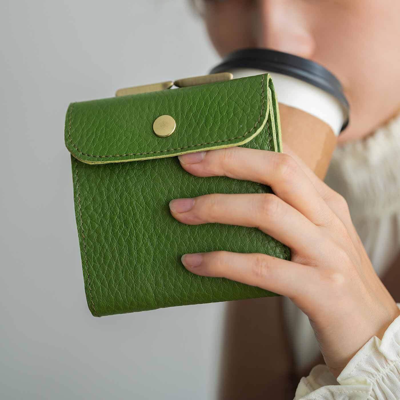 フェリシモギフトショップ|福岡の鞄作家が作った 職人本革のエンベロープウォレット〈スモーキーグリーン〉|鞄作家さんと作ったコンパクトな二つ折り財布。