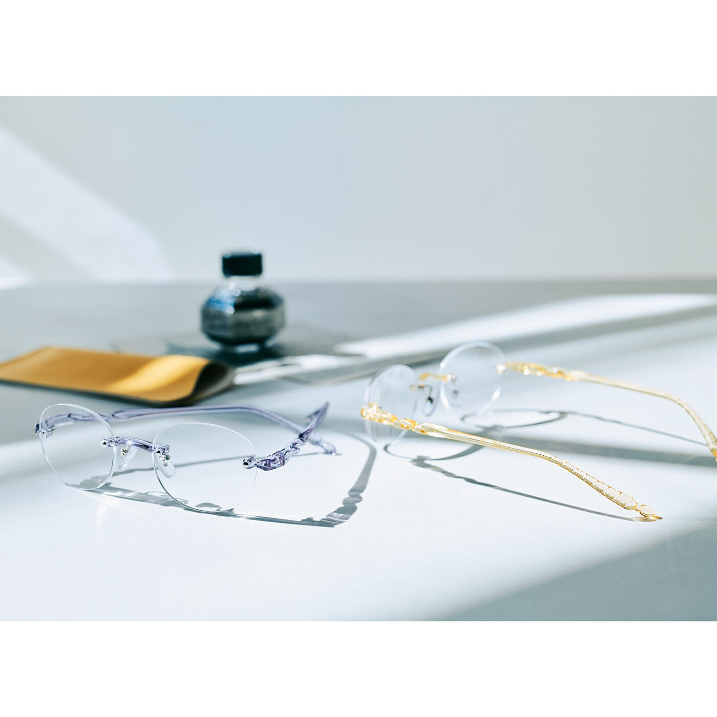 フェリシモギフトショップ|UP.de　ふちなしで顔なじみがよい　サイドがガラス細工みたいなリーディンググラス〈グレークリア〉|※お届けするカラーは、グレークリアのみです。