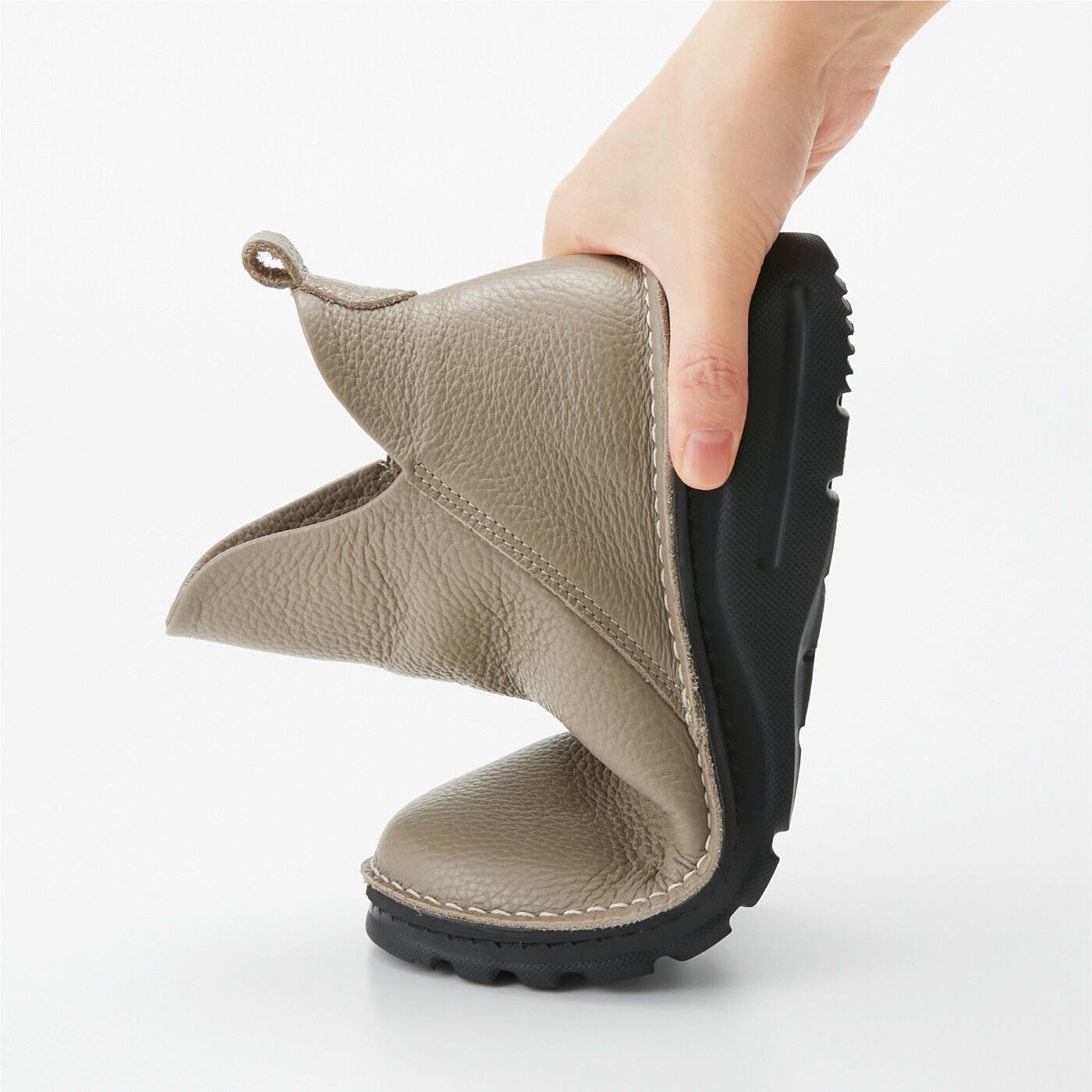 フェリシモギフトショップ|ラミプリュス&times;A.S.W　空気を履いた感覚！神戸長田職人が仕立てた本革軽量ショートブーツ〈グレージュ〉|屈曲性があるソールで歩きやすい！