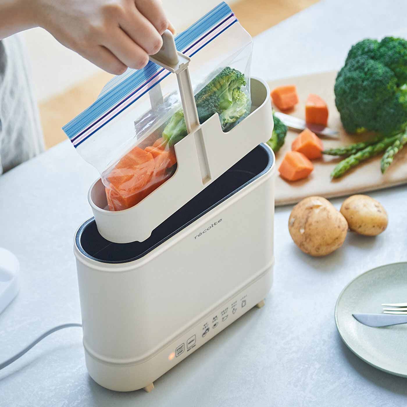 フェリシモギフトショップ|卵料理・サラダチキンはおまかせ エッグ＆ボイルクッカー|保存袋に入れてボイルできます。