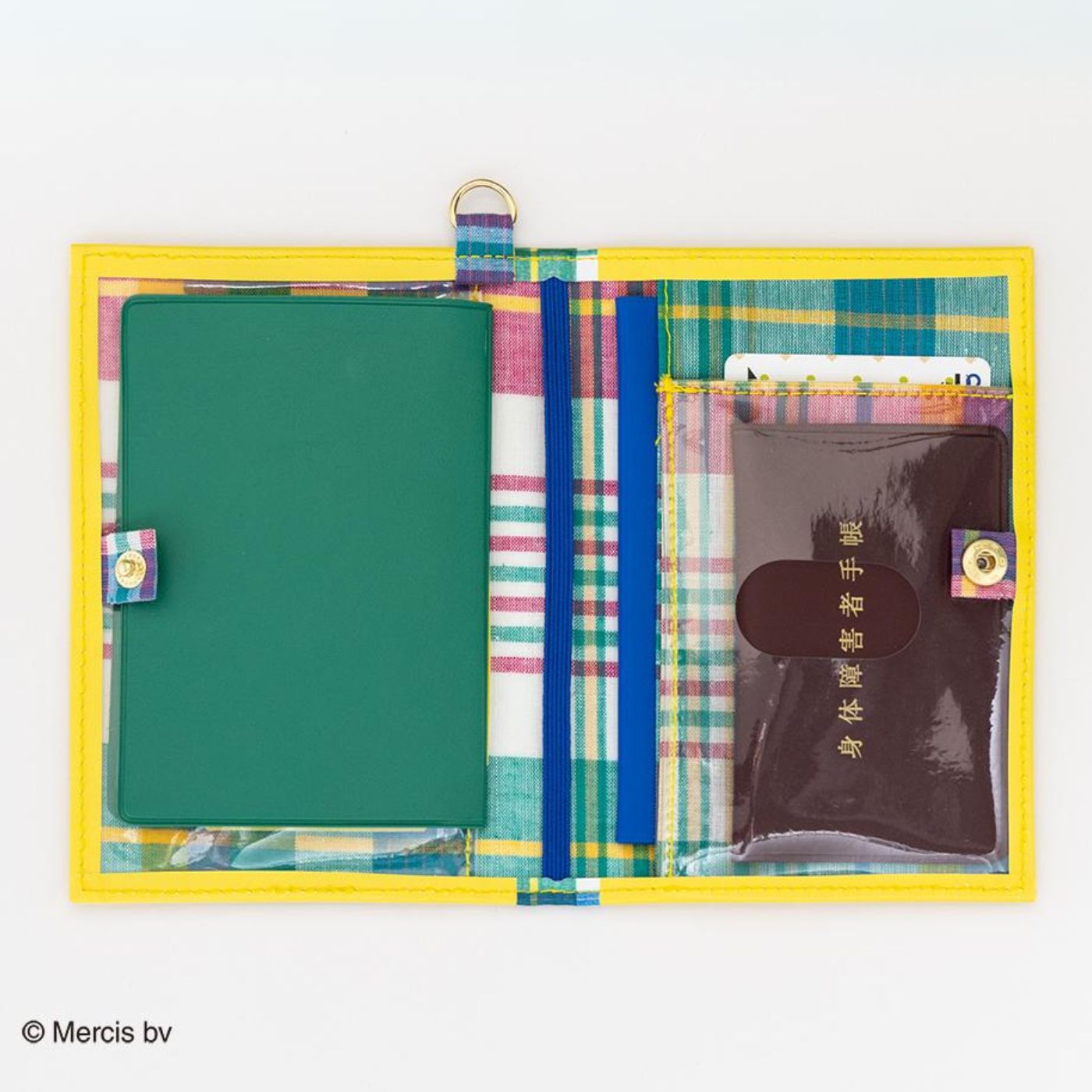 フェリシモギフトショップ|CCP&times;ディック・ブルーナ　バリアフリー　カードも入る　両面窓の手帳ケース　マドラスチェック〈ロッテ〉|内側の透明ポケットにはカードサイズの手帳が入り、交通カードにも便利。上部にもチケットなどが入ります。手帳は2冊収納できてゴムで挟み込めます。