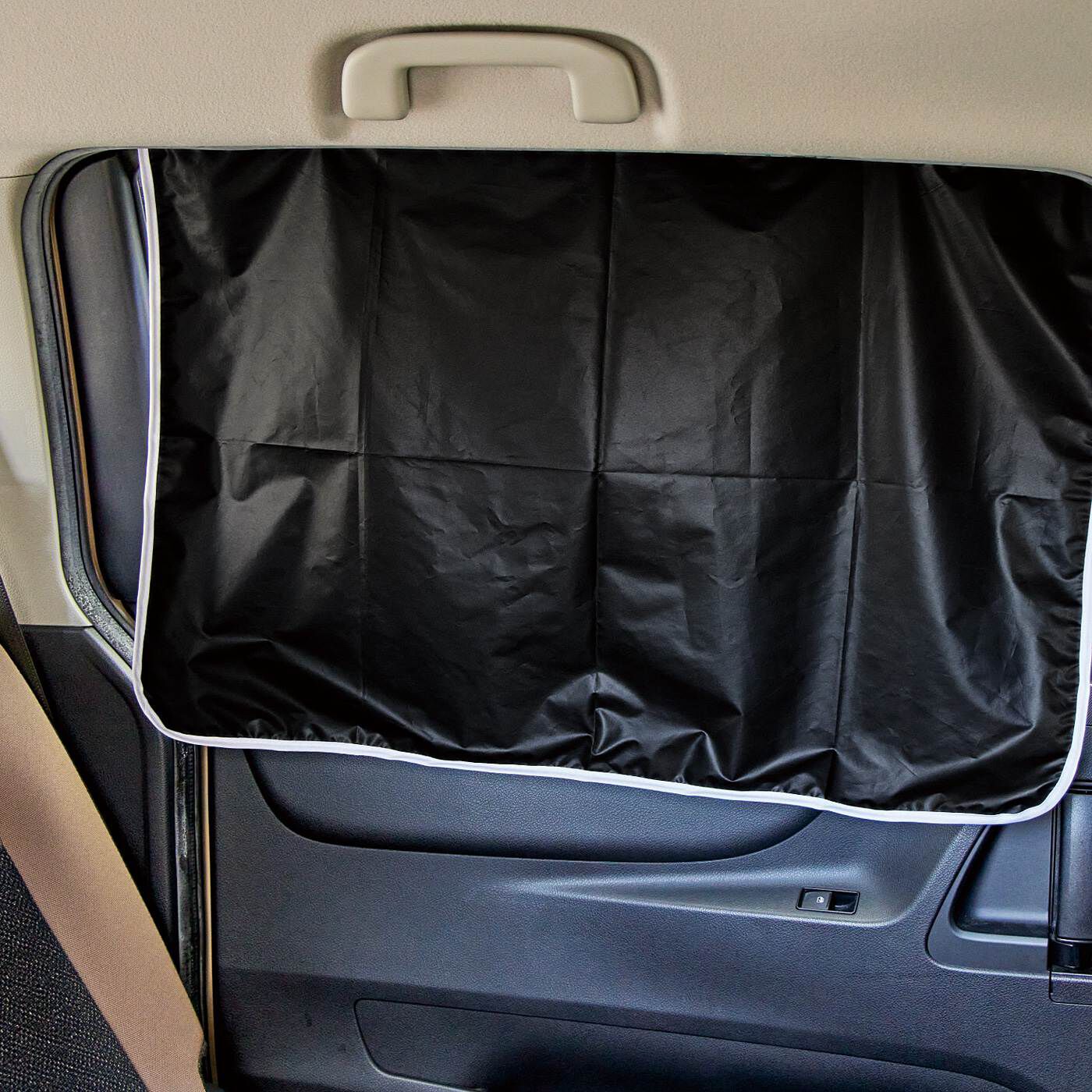 フェリシモギフトショップ|日差しも視線も防ぐ　車用ＵＶカットマグネットカーテンセット〈フラワー〉|両面どちらでも日差しと紫外線をしっかりカット。