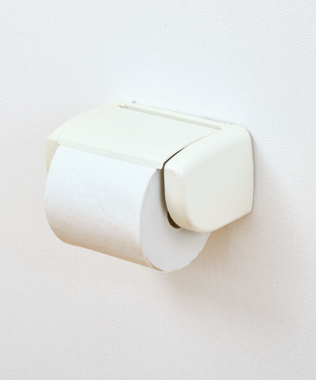 フェリシモギフトショップ|10年保証＆200ｍ圧縮 湿気から守る 備蓄トイレットペーパー|ペーパーホルダーにも入るサイズ。