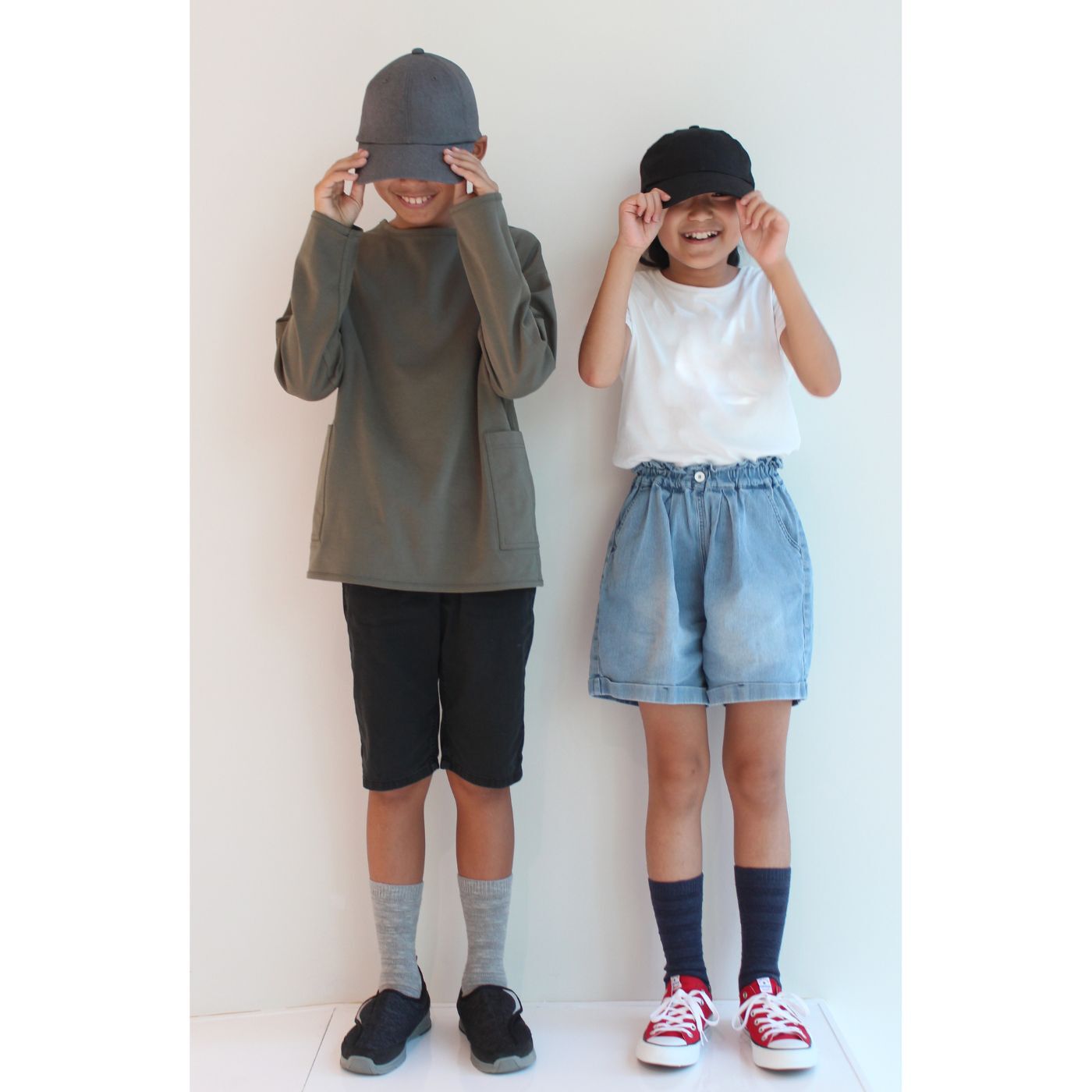 フェリシモギフトショップ|オールライト研究所　みんなにやさしくかっこいい　裏表前後ろのない　すっきりフィット靴下〈オフホワイト〉|かかとがなくぴたっとフィットするのでサイズフリー。お子さまにも。（足サイズ/左：23.5cm　右：21cm)