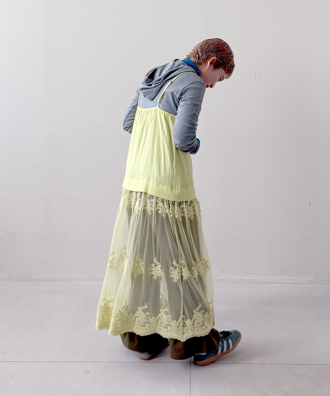 mensha!|ネグリジェ気分 コットン微起毛 ヘムフリルワイドパンツとチュールレースとガーゼのキャミワンピースのコーディネート