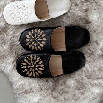 mensha! | ｍ！モロッコの刺しゅうバブーシュ〈ブラック〉