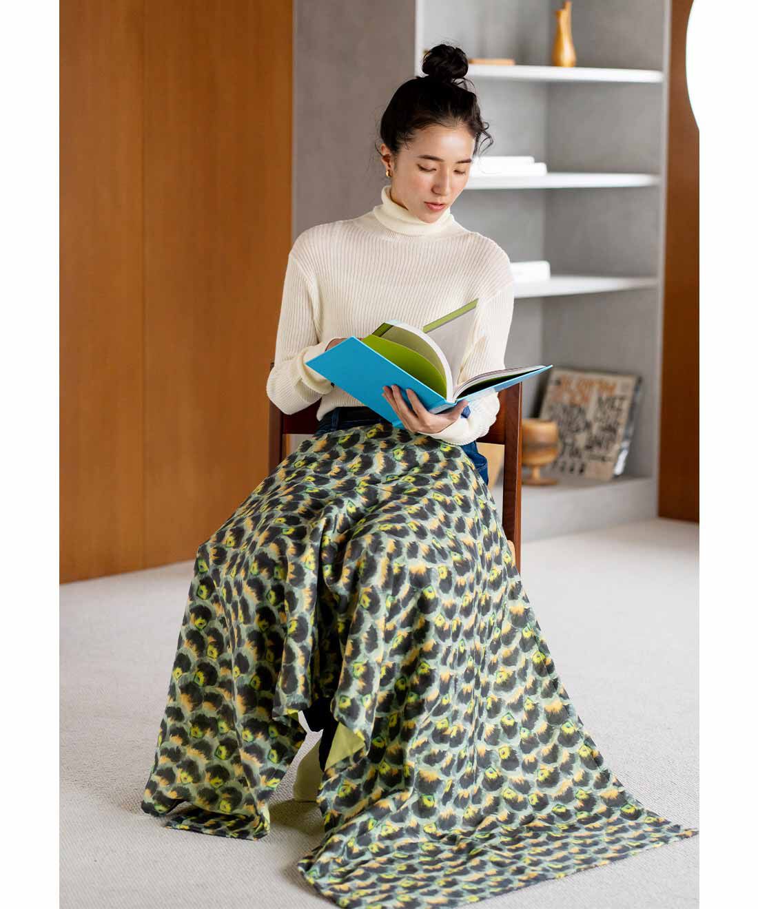 mensha!|旭山動物園・ボルネオの森応援商品　mensha!　インドクジャク柄 4重ガーゼストールケット〈ブラック&times;グリーン〉