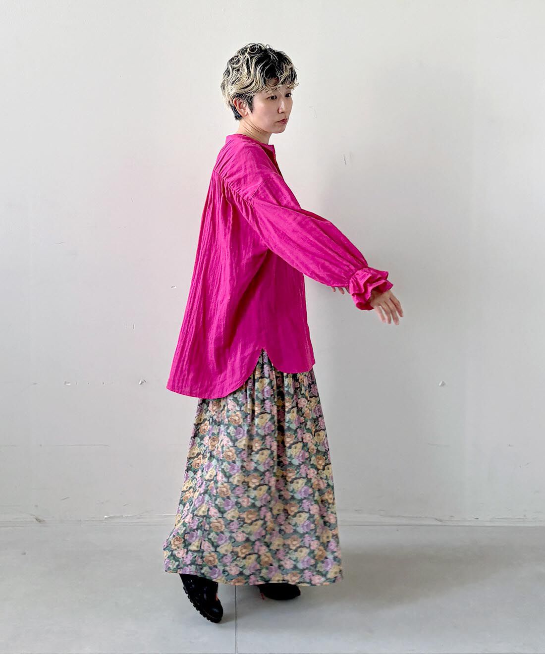 mensha!|ベロアブザムのキャンディースリーブガーゼブラウス〈mensha!ピンク〉のコーディネート