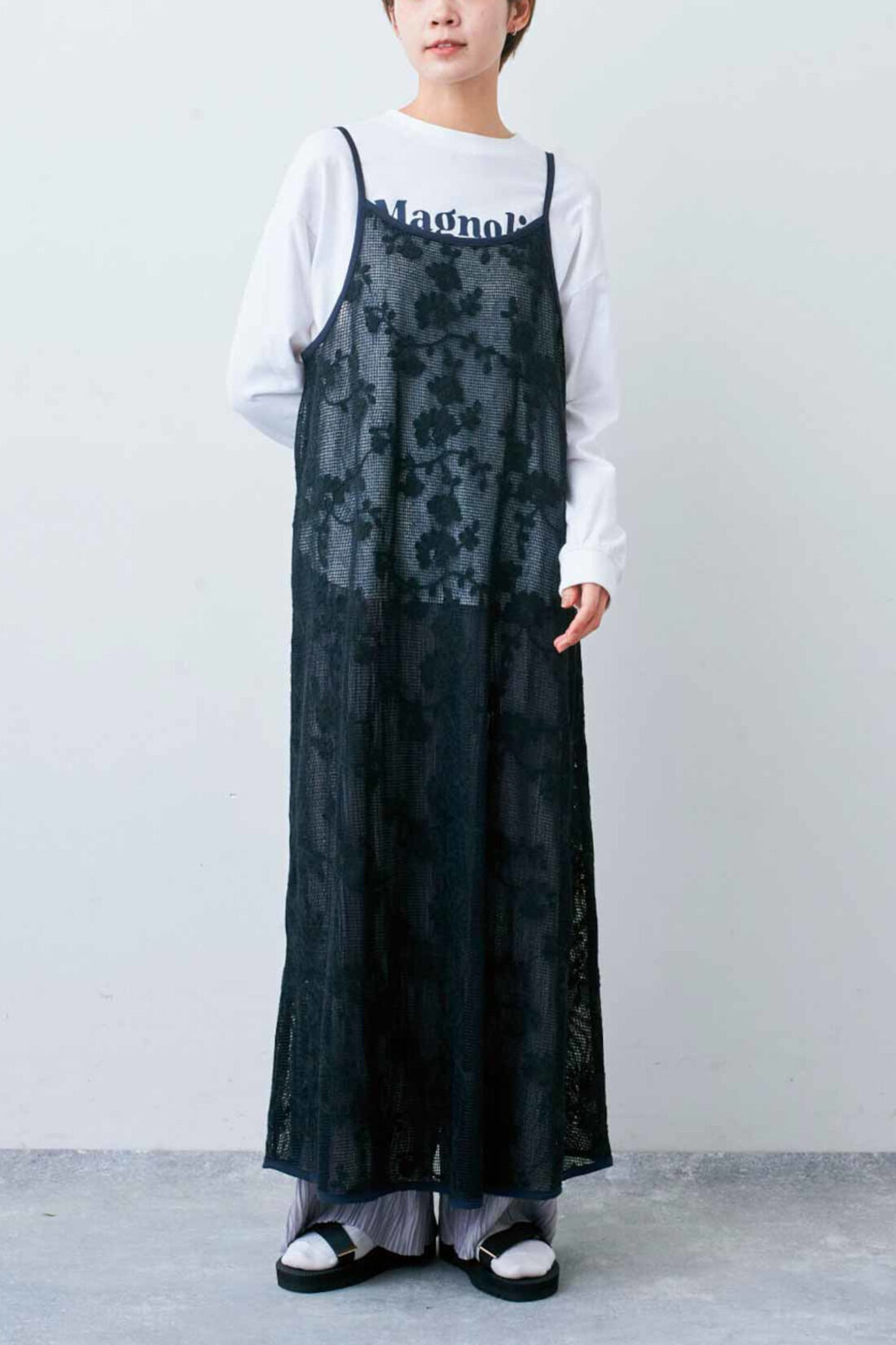 Live in  comfort|リブ イン コンフォート トレンドライクでおしゃれ見えする レースのキャミワンピース〈スミクロ〉