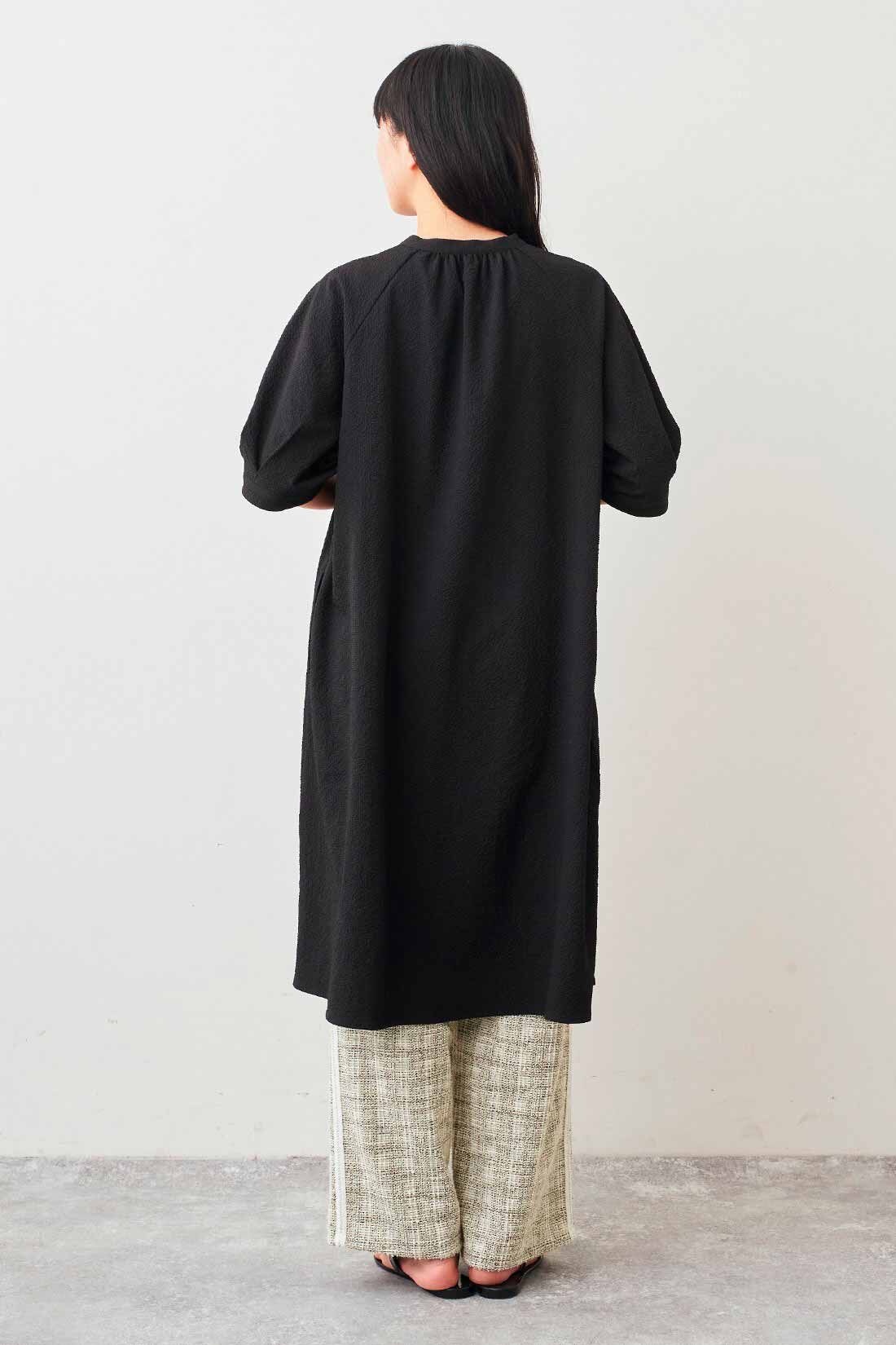 Live in comfort［リブインコンフォート］|リブ イン コンフォート きちんと見えてさらりと軽やかな サッカーチュニックワンピース〈ブラック〉