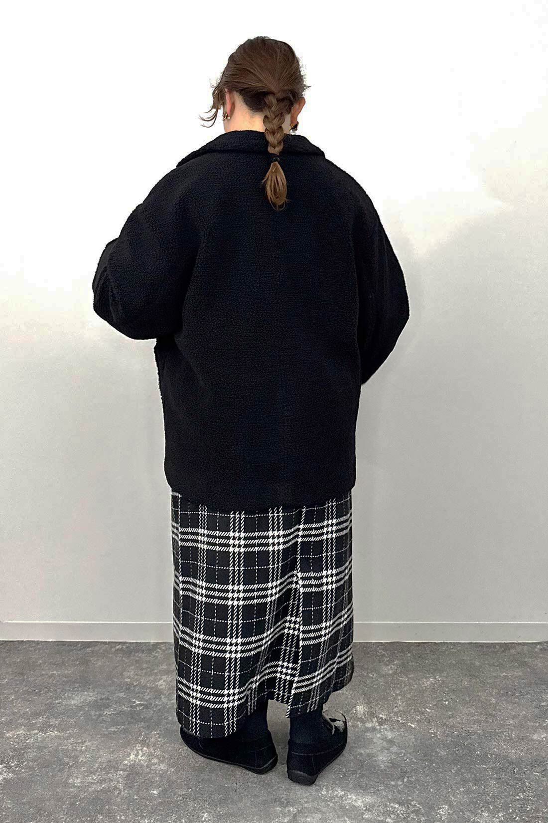 Live in comfort［リブインコンフォート］|ふんわり ヤク混 ウォッシャブル ニット トップス 赤と上品見え 起毛 チェック Iライン スカート ブラックのコーディネート