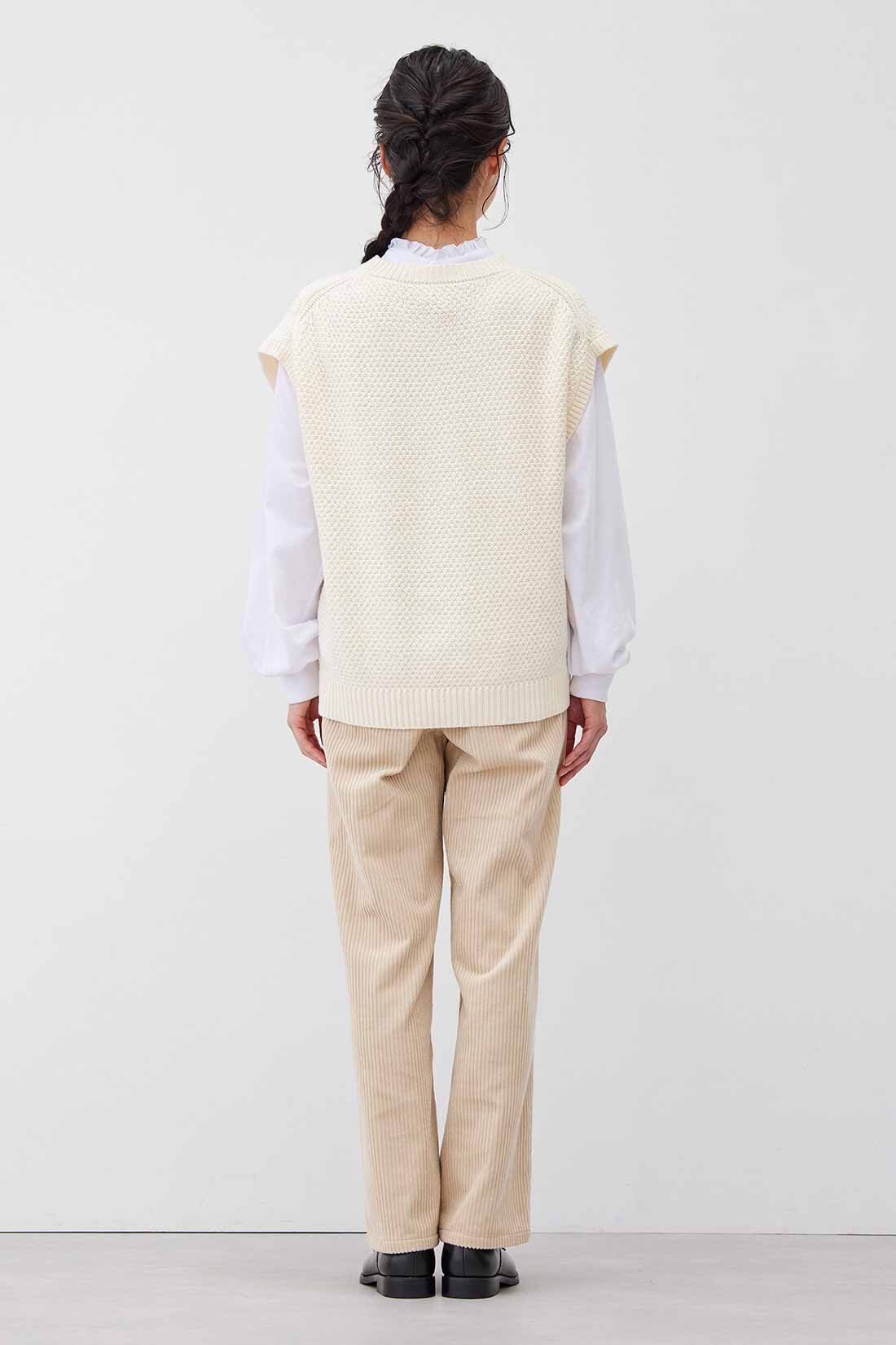 Live in comfort［リブインコンフォート］|リブ イン コンフォート 人気スタイリスト 石上美津江さんとつくった カットソートップスとニットベストのセット〈ホワイト＆アイボリー〉