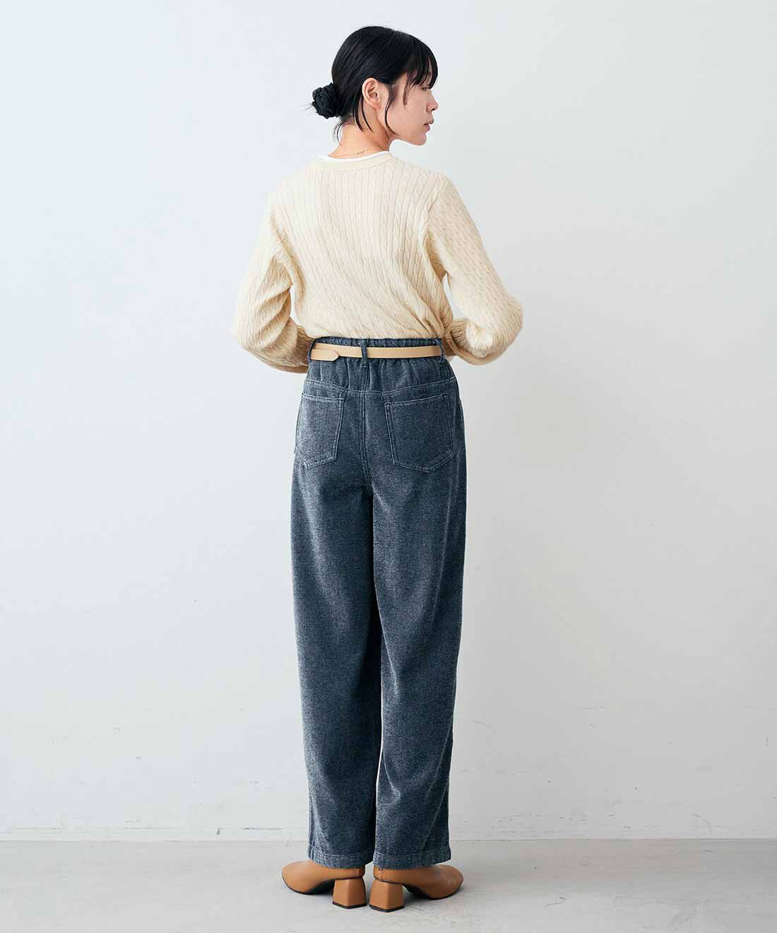 Live in comfort［リブインコンフォート］|リブ イン コンフォート 両面起毛で着心地やわらか はくだけで様になるシェニールデニムパンツ〈インディゴ〉|モデル身長：163cm　着用サイズ：MT