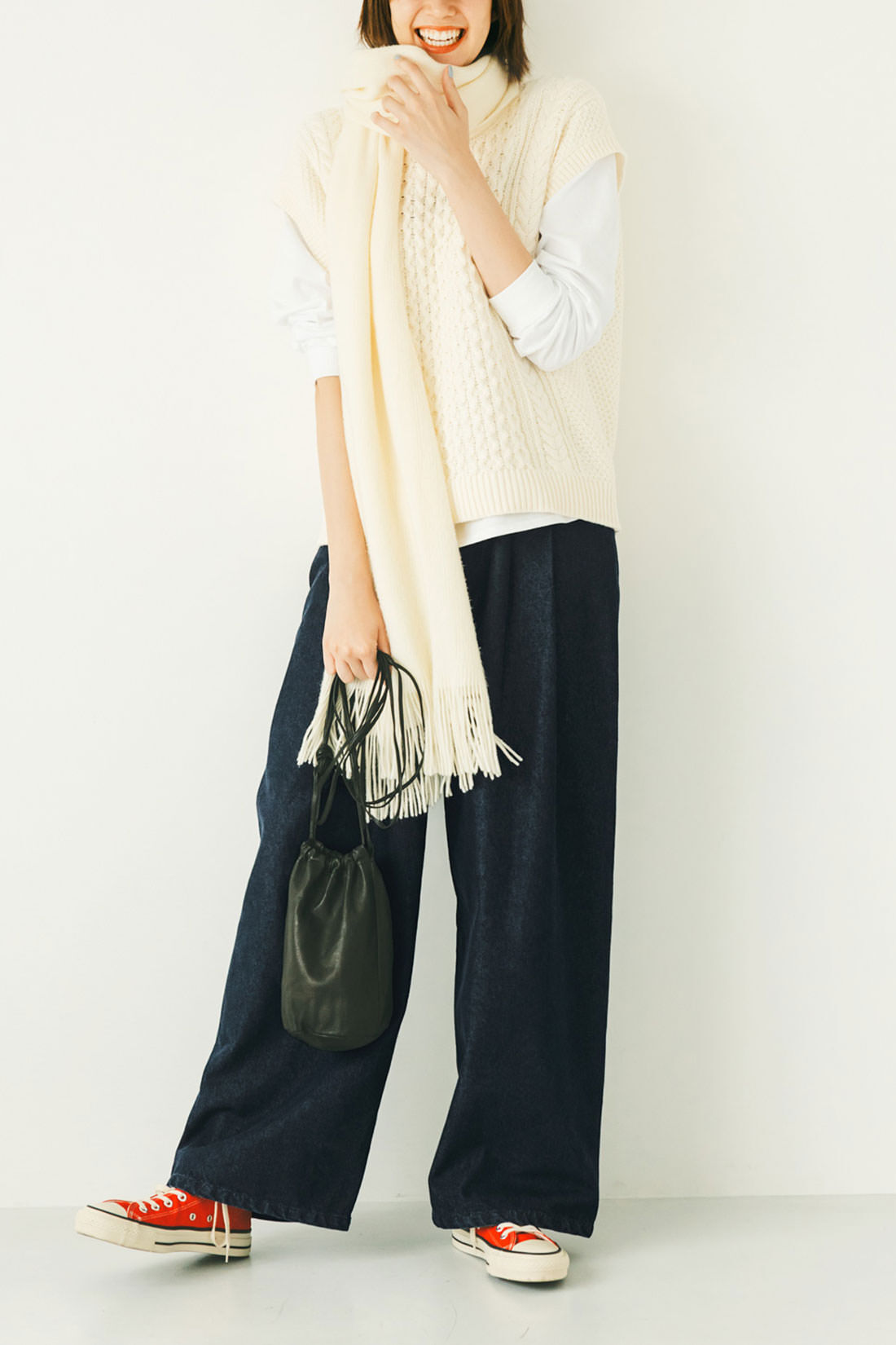 Live in comfort［リブインコンフォート］|リブ イン コンフォート 人気スタイリスト 石上美津江さんとつくった カットソートップスとニットベストのセット〈ホワイト＆アイボリー〉|ベストのみ着用