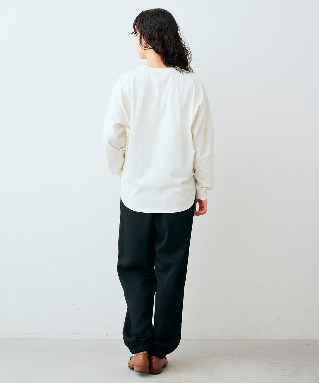 Live in comfort［リブインコンフォート］|リブ イン コンフォート Live love dogプロジェクト 愛犬・愛猫とのじゃれ合いが楽しくなる 帯電防止パンツ〈ブラック〉|モデル身長：163cm　着用サイズ：MT