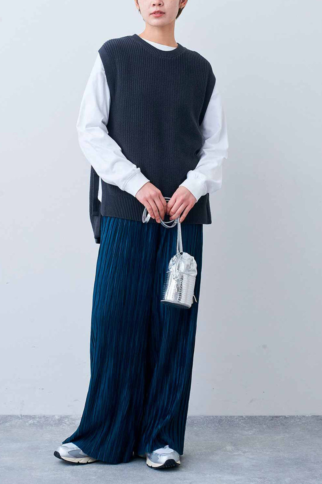 Live in  comfort|リブ イン コンフォート　驚くほどのらくちんさ！ ほどよくきれいに見える プリーツパンツ〈ブルーグリーン〉