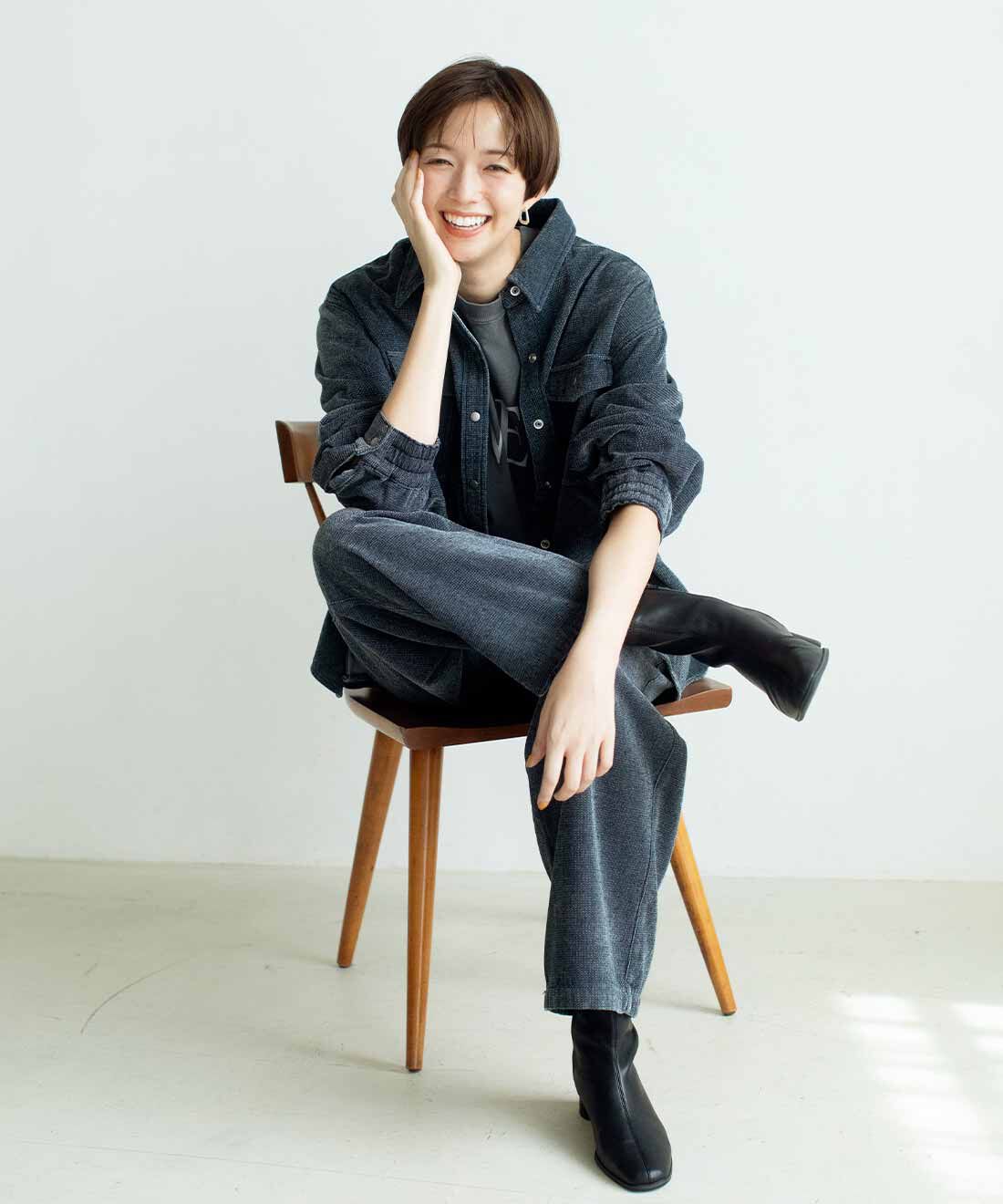 Live in comfort［リブインコンフォート］|リブ イン コンフォート 両面起毛で着心地やわらか はくだけで様になるシェニールデニムパンツ〈インディゴ〉