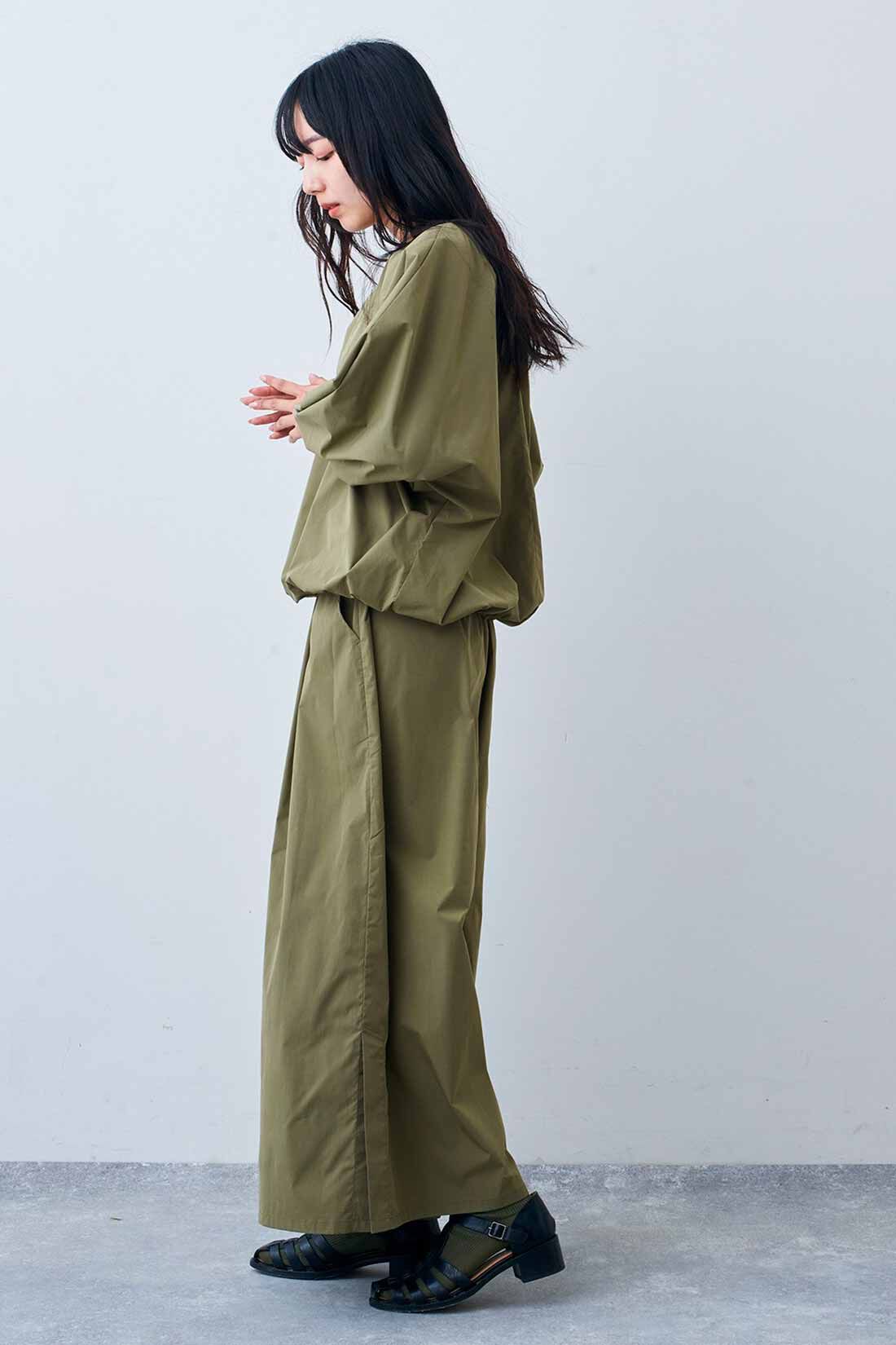 Live in  comfort|リブ イン コンフォート ふんわりシルエットの撥水（はっすい）セットアップ〈カーキ〉