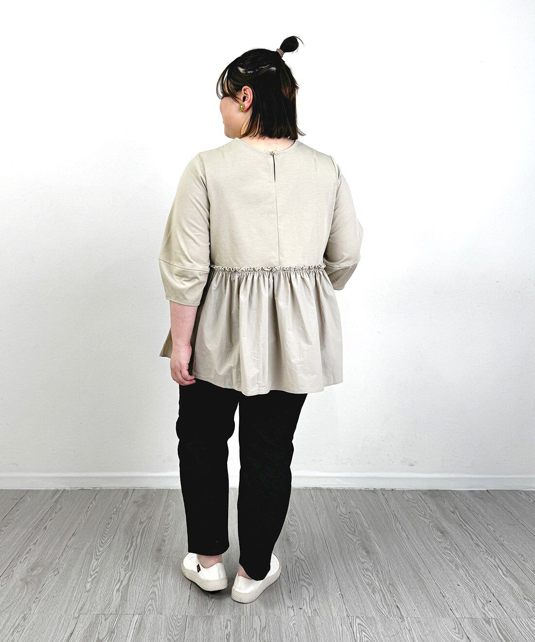 Live in  comfort|接触冷感 吸汗速乾 スリム ストレート らくちん デニム パンツ インディゴのコーディネート