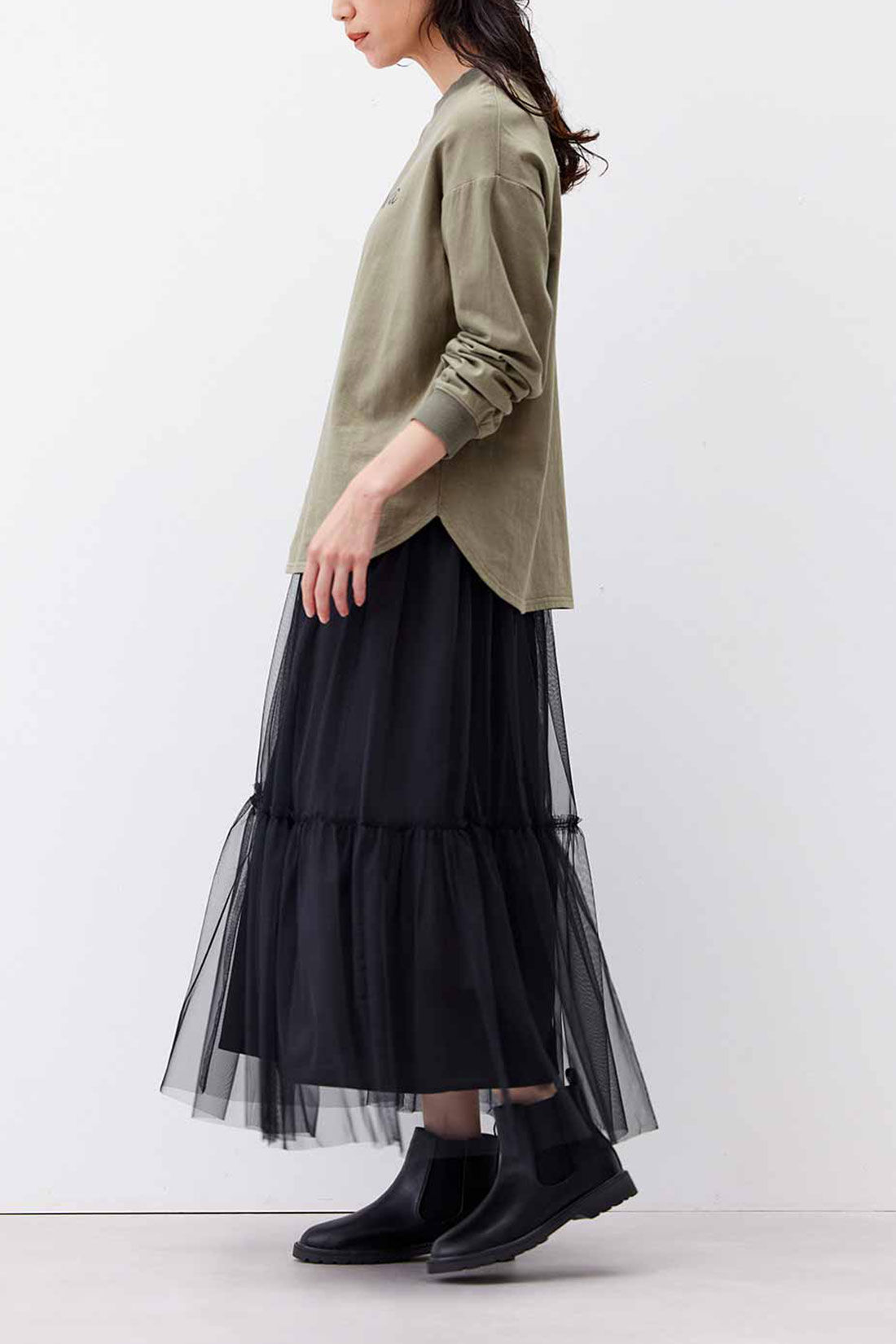 Live in  comfort|リブ イン コンフォート いつものコーデを格上げする チュールティアードスカート 〈ライトグレー〉