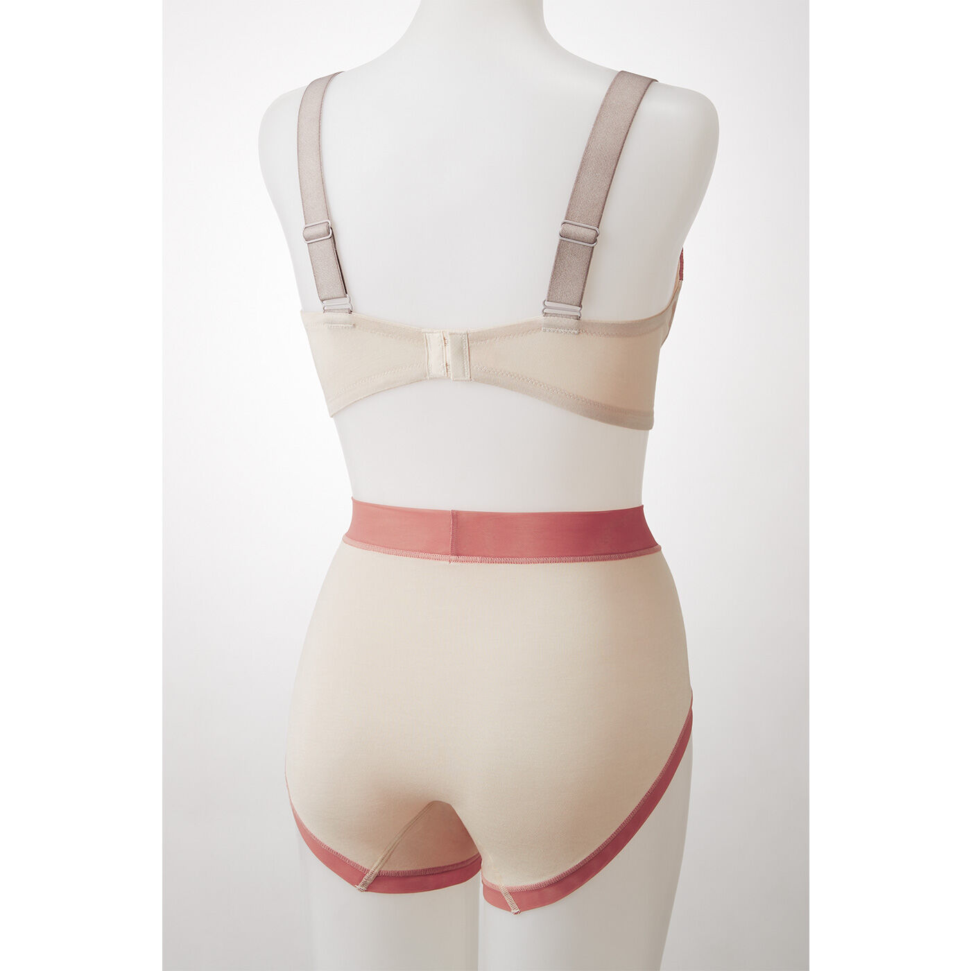 flufeel［フラフィール］|とろりと包み込む 椿オイル加工の基礎化粧ブラ＆ショーツの会|Back