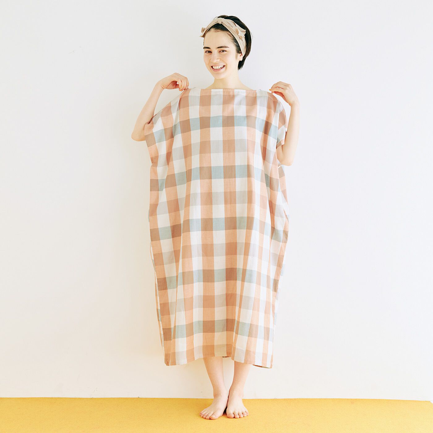 flufeel|お風呂上がりから寝るまでさわやか　ダブルガーゼが心地いい　着るバスタオル〈くすみチェック〉の会
