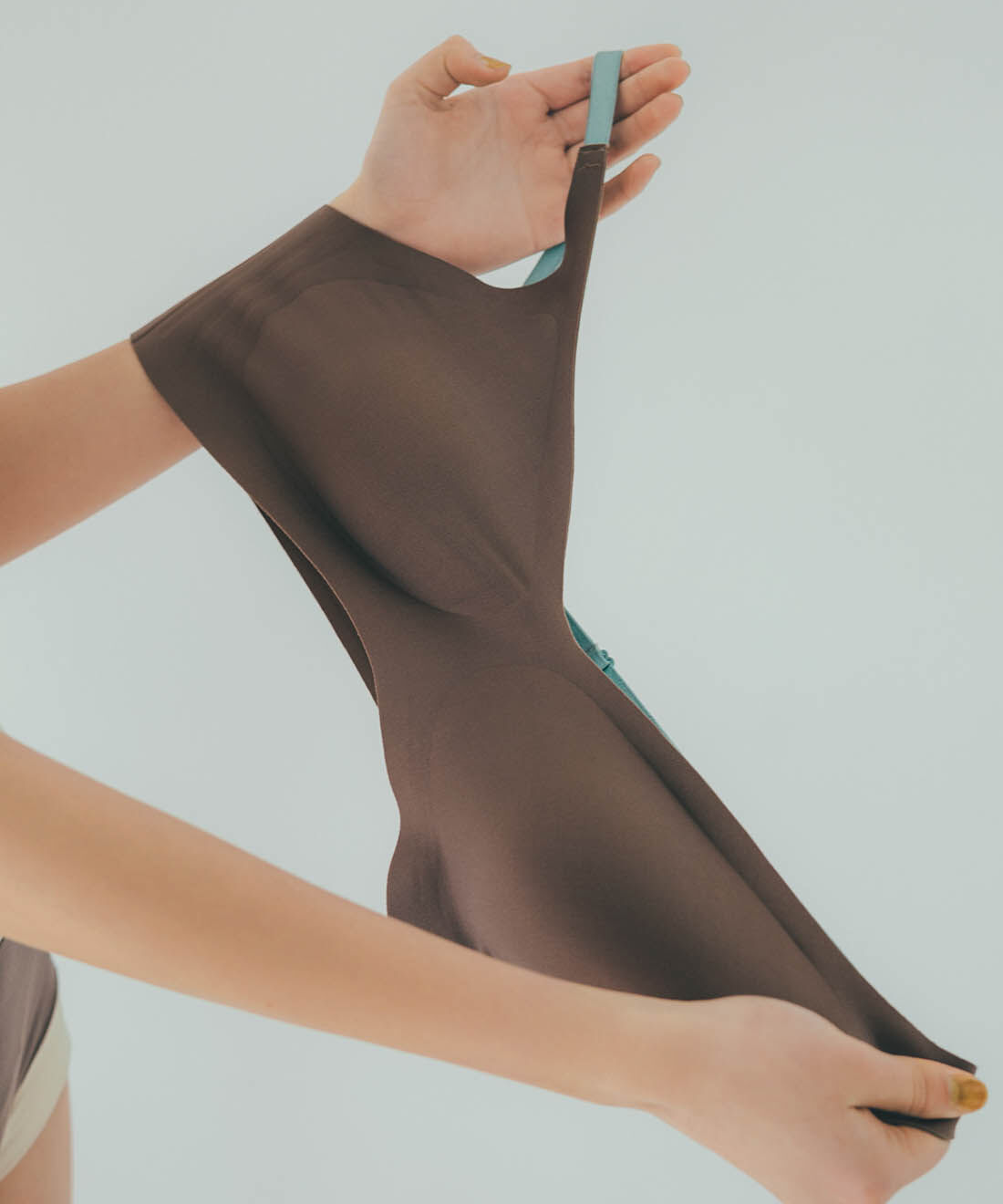 flufeel［フラフィール］|ぴたっと吸い付く感覚 気遣いにあふれた ハンサム顔の伸びやか洗練ブラの会|ぐーんと伸びてぴったりフィット。