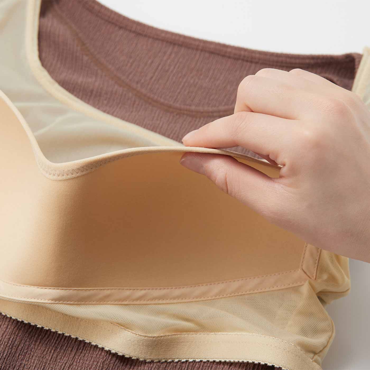 flufeel［フラフィール］|ハンサムスイムウェア 日常からレジャーまで シルエットすっきり 水陸両用フラットブラタンクの会|Front〈肌側〉トップがひびかないよう配慮した薄手のモールドカップ。