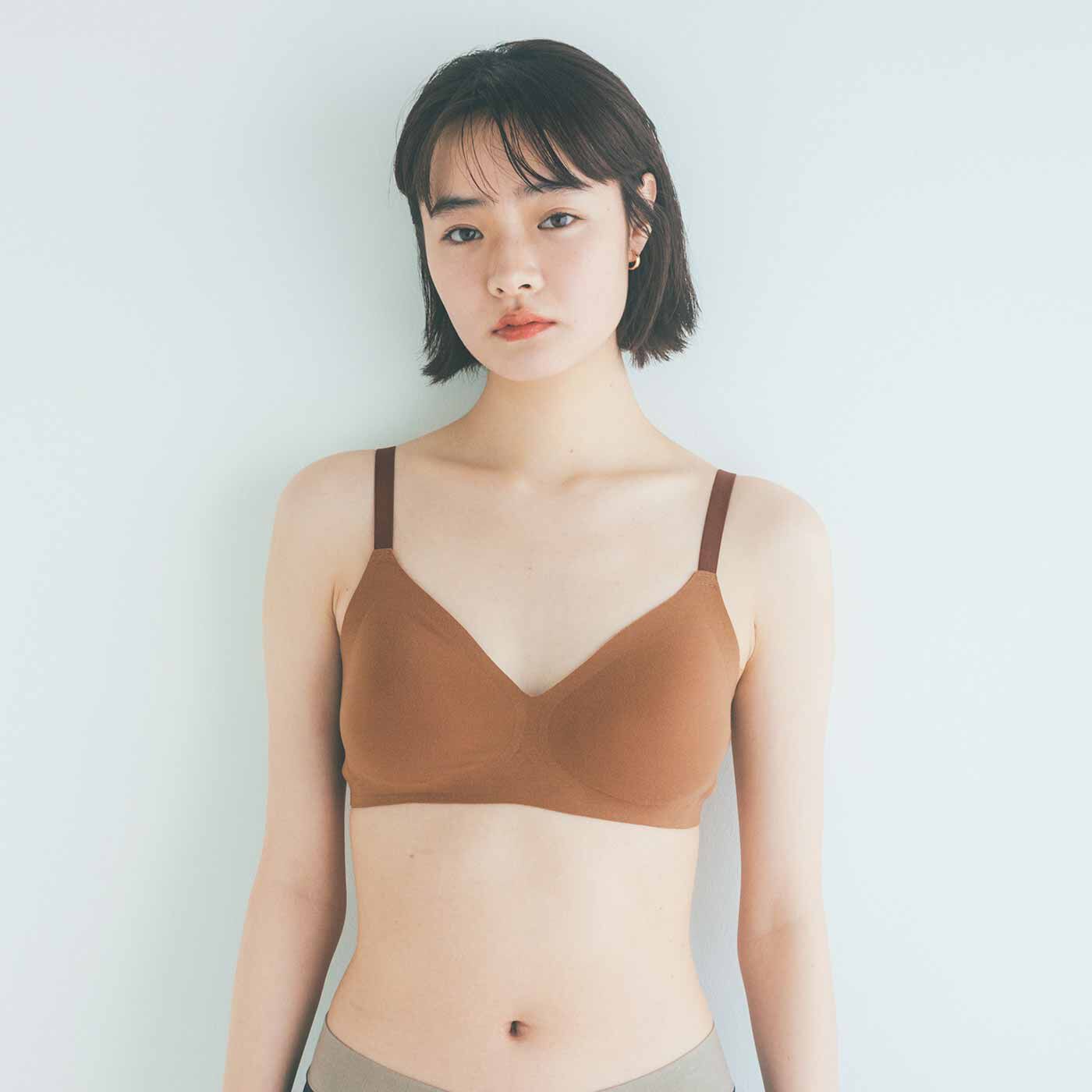 flufeel［フラフィール］|ぴたっと吸い付く感覚 気遣いにあふれた ハンサム顔のピタモッチブラ〈綿混〉の会