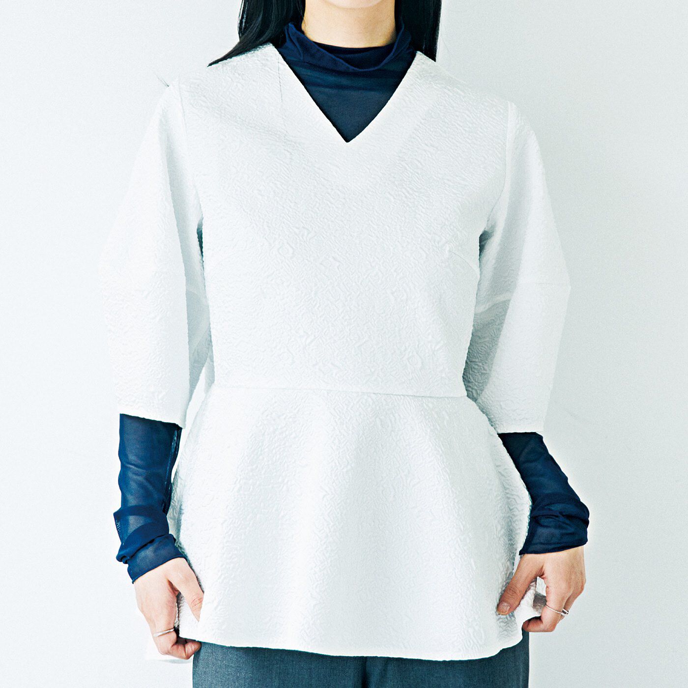 flufeel［フラフィール］|重ね着コーデをアップデート　とろりのびやかなシアーハイネックインナーの会