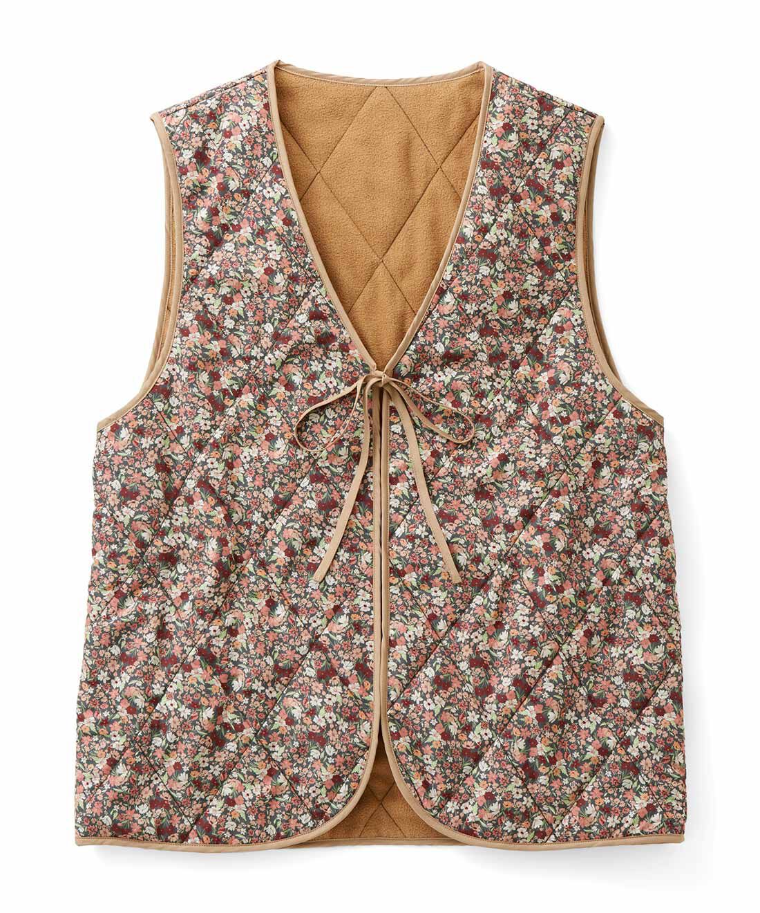 flufeel|ノスタルジックなフラワー柄を纏（まと）う 裏フリース付き中わたキルトベストの会|〈ピンクフローラル〉