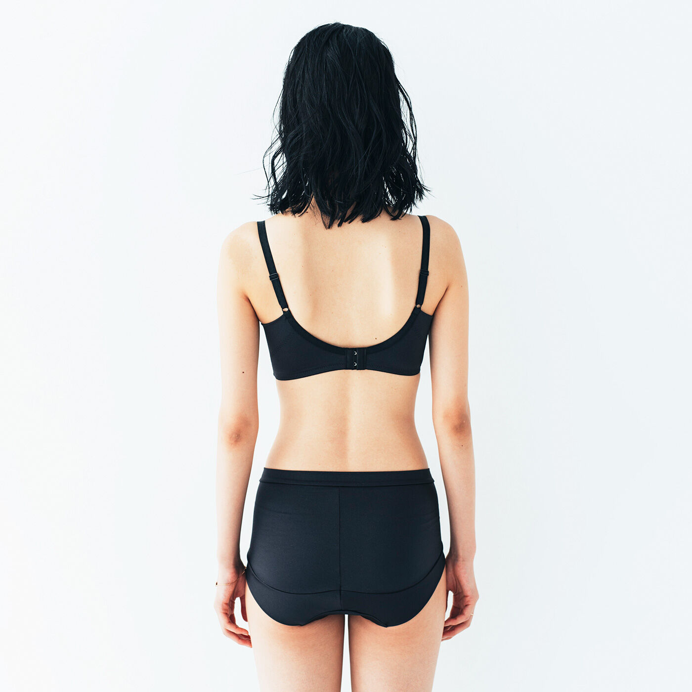 flufeel［フラフィール］|女神級のバストライン 纏（まと）った瞬間見違える 渾（こん）身の秀麗なブラ＆ショーツの会