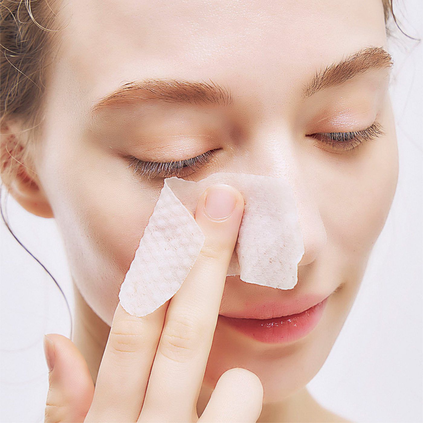 flufeel|毛穴汚れ集中ケア　抜かずに浮かせて角栓すっきり洗い流す！ 温感鼻パックの会|浮き上がった汚れをやさしくふき取ってください。